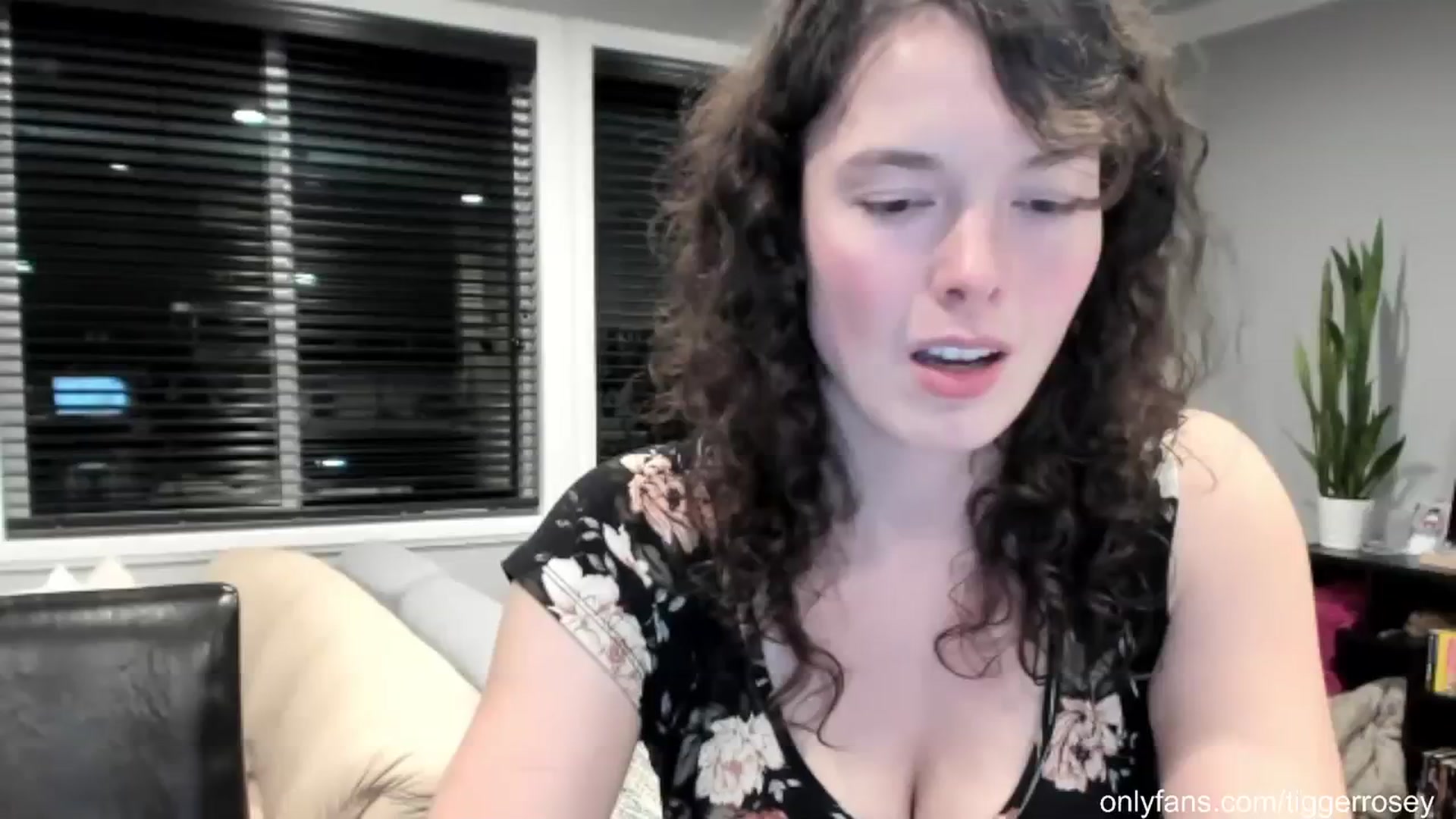 Gallery image thumbnail from TiggerRosey's myfreecams stream on, 08/08/2023, 06:38 image 1 of 20