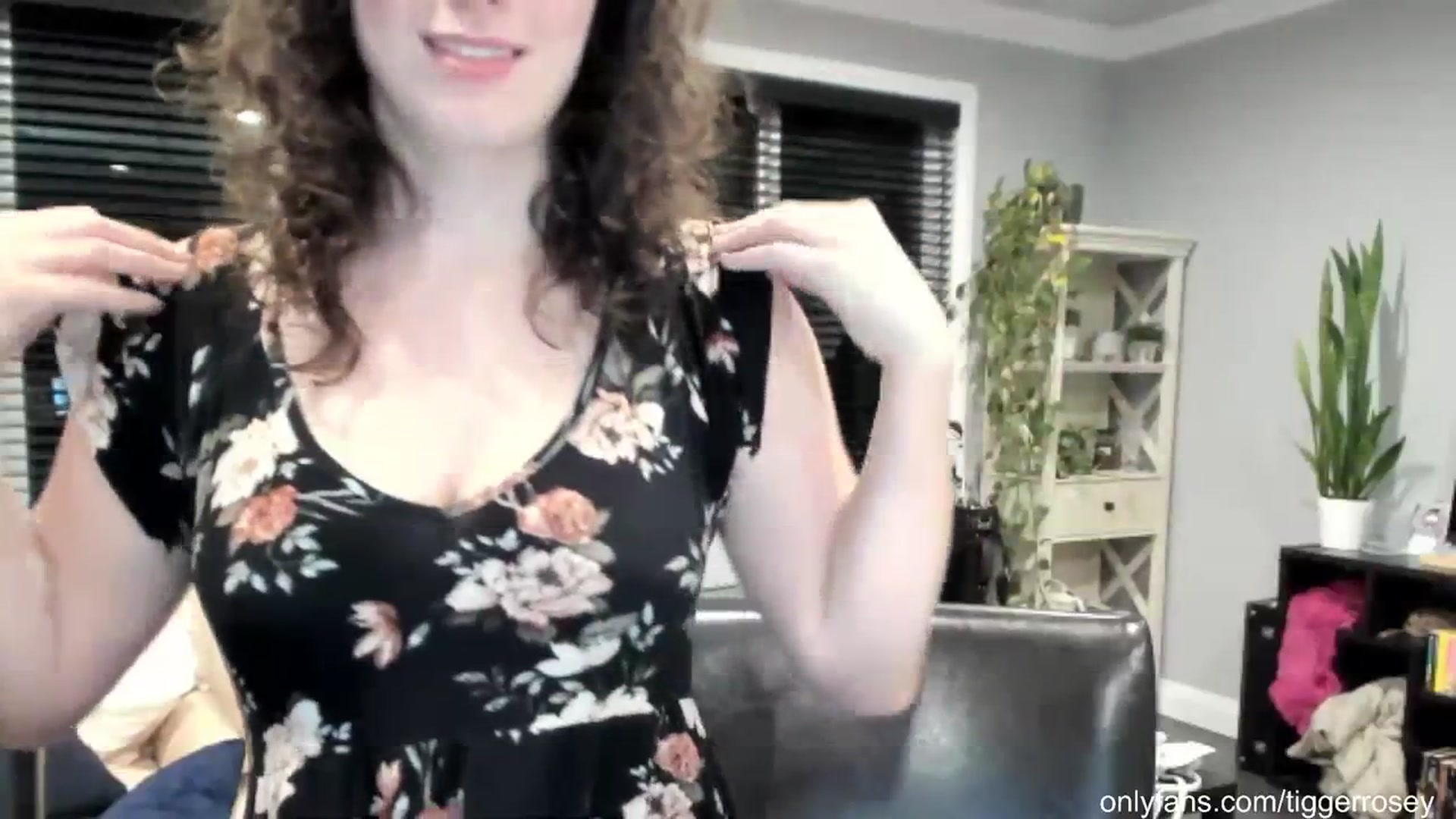 Gallery image thumbnail from TiggerRosey's myfreecams stream on, 08/08/2023, 06:38 image 16 of 20