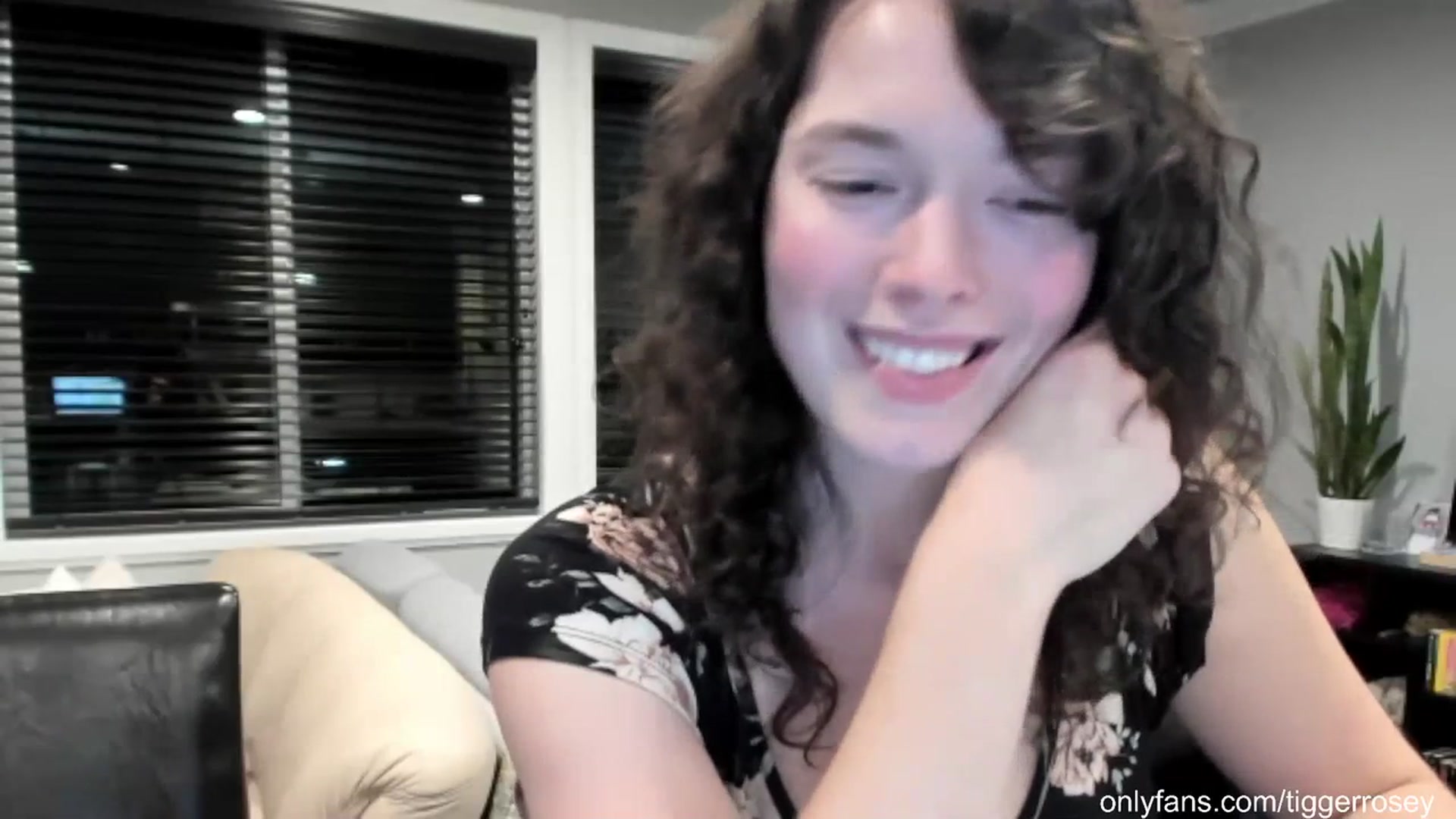 Gallery image thumbnail from TiggerRosey's myfreecams stream on, 08/08/2023, 06:38 image 12 of 20
