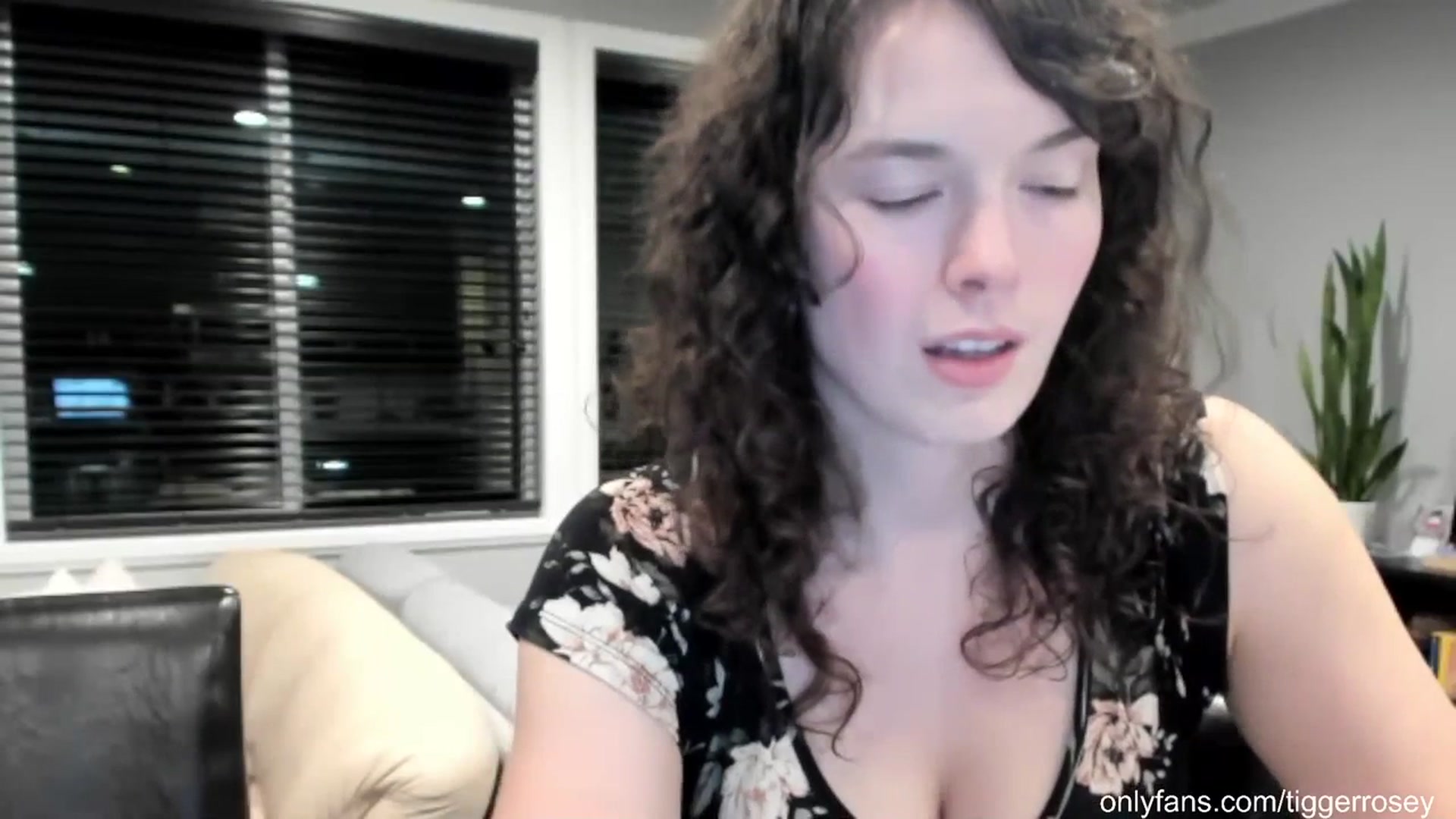 Gallery image thumbnail from TiggerRosey's myfreecams stream on, 08/08/2023, 06:38 image 6 of 20