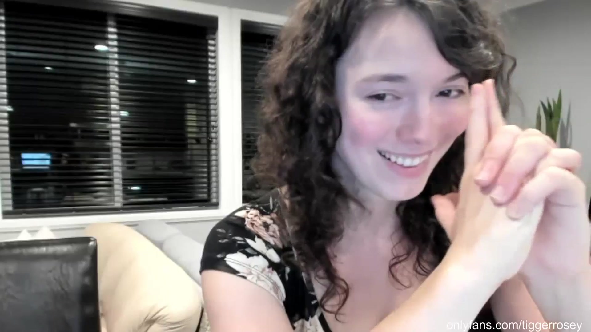 Gallery image thumbnail from TiggerRosey's myfreecams stream on, 08/08/2023, 06:38 image 15 of 20