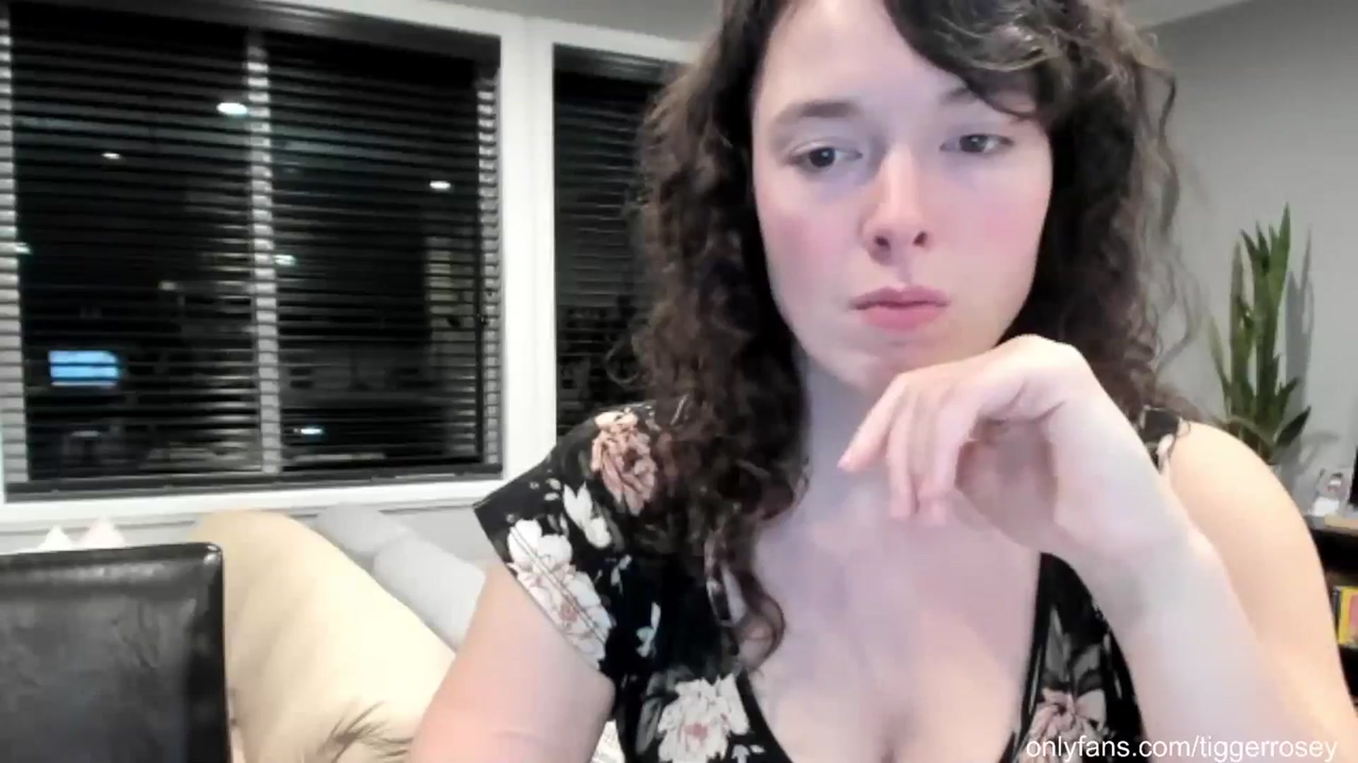 Gallery image thumbnail from TiggerRosey's myfreecams stream on, 08/08/2023, 06:38 image 9 of 20