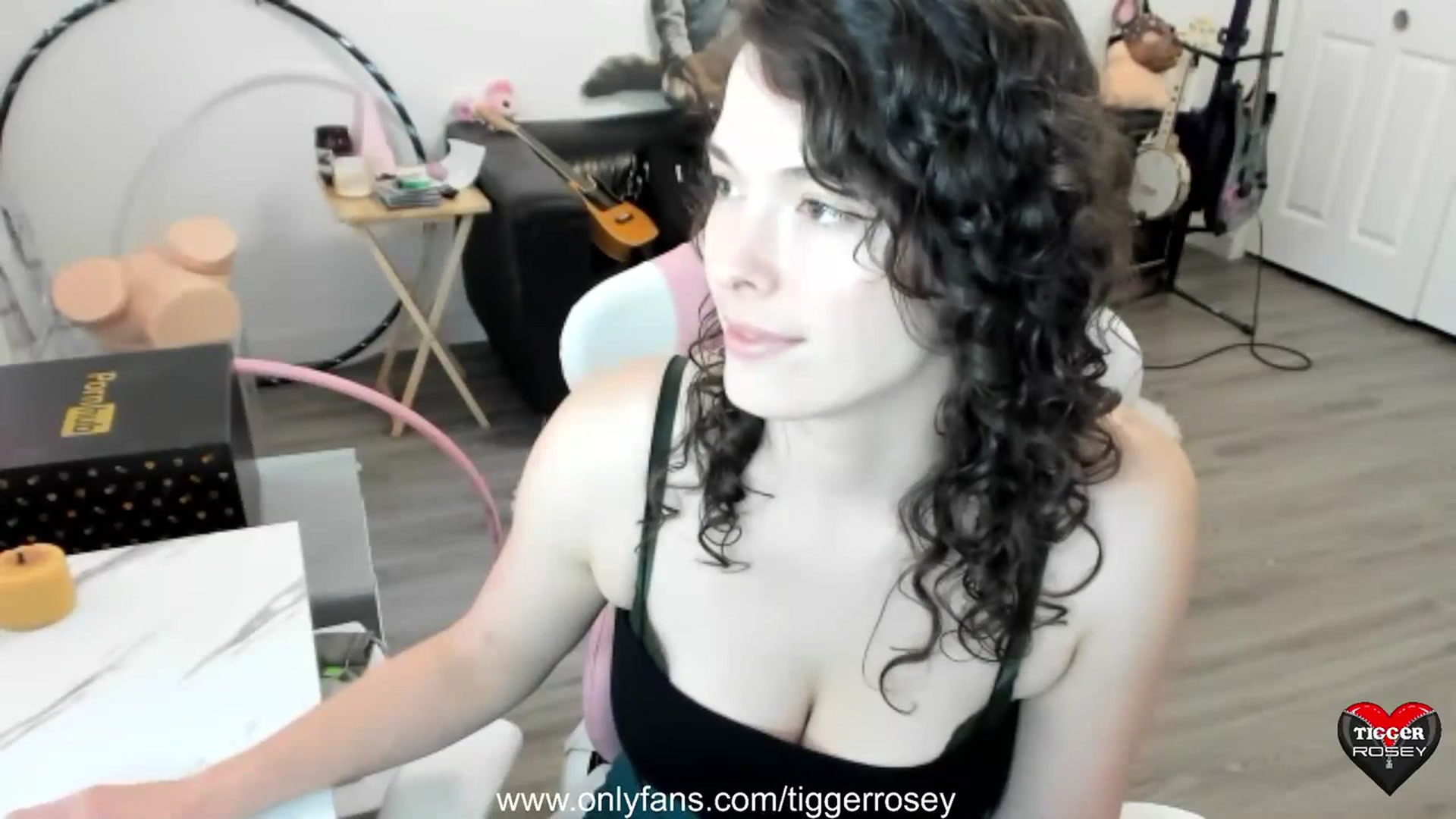 Gallery image thumbnail from TiggerRosey's myfreecams stream on, 08/18/2023, 20:46 image 12 of 20