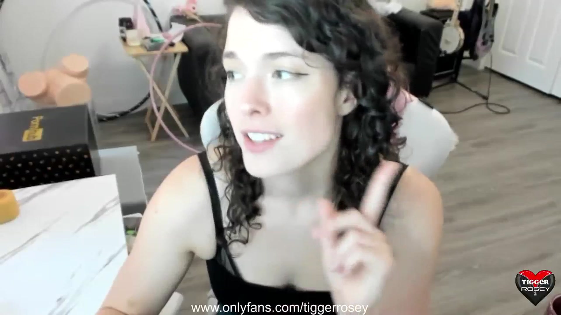 Gallery image thumbnail from TiggerRosey's myfreecams stream on, 08/18/2023, 22:42 image 12 of 20