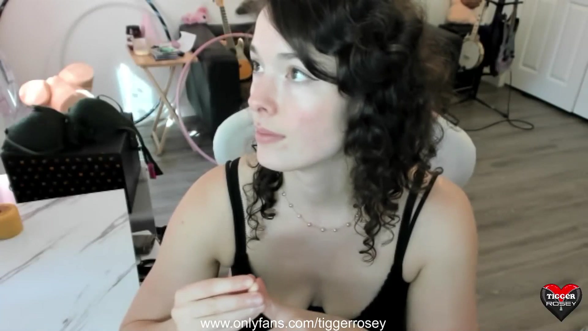 Gallery image thumbnail from TiggerRosey's myfreecams stream on, 08/22/2023, 24:03 image 11 of 20