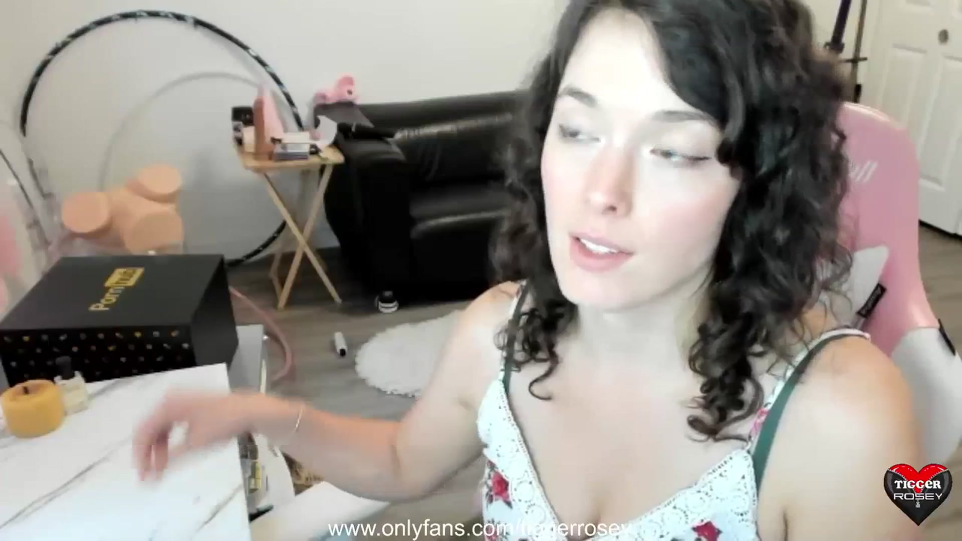 Gallery image thumbnail from TiggerRosey's myfreecams stream on, 08/25/2023, 22:52 image 9 of 20