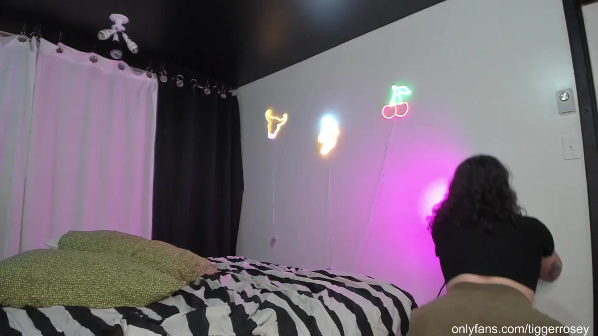 Gallery image thumbnail from TiggerRosey's myfreecams stream on, 09/28/2023, 02:43 image 7 of 20