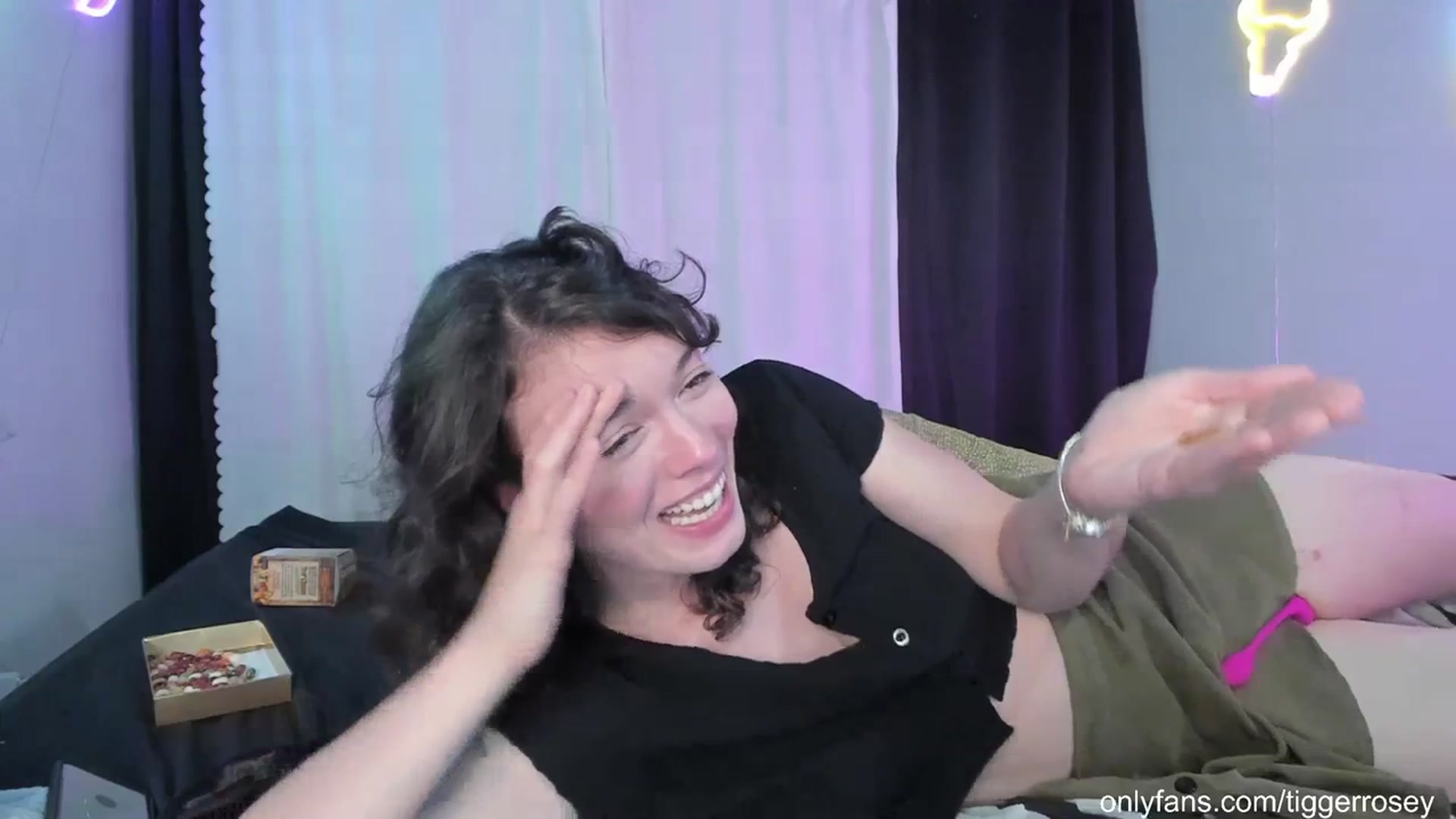 Gallery image thumbnail from TiggerRosey's myfreecams stream on, 09/28/2023, 04:09 image 19 of 20