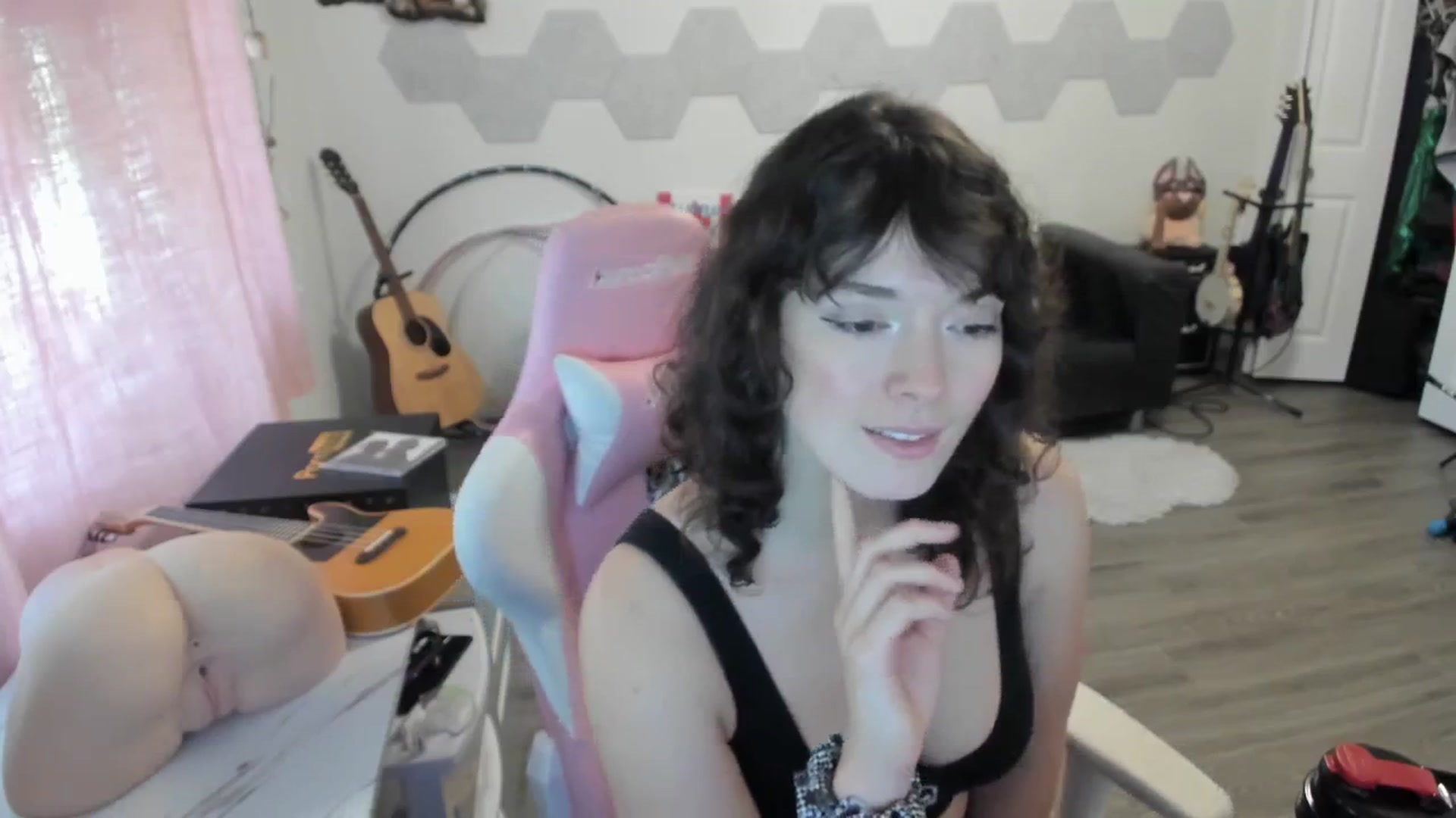 Gallery image thumbnail from TiggerRosey's myfreecams stream on, 10/13/2023, 19:36 image 17 of 20