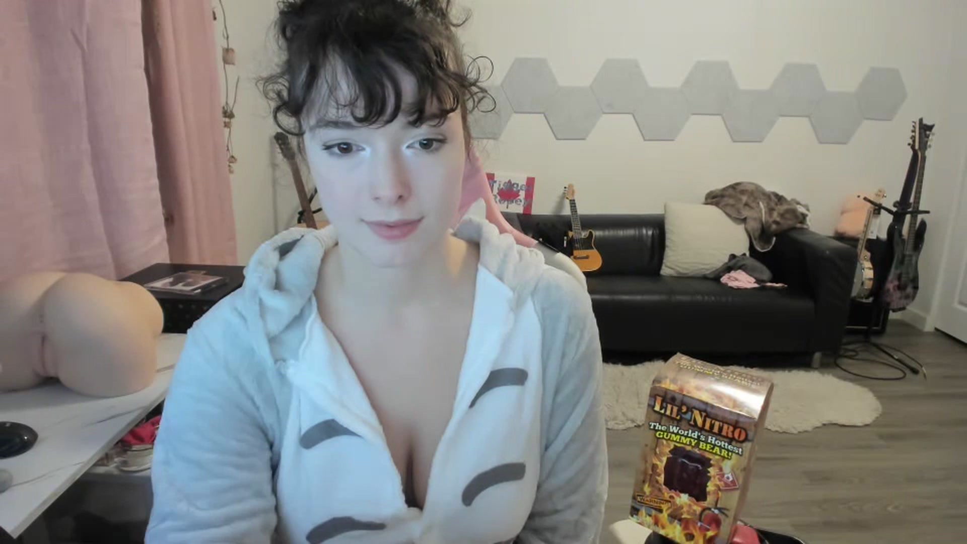 Gallery image thumbnail from TiggerRosey's myfreecams stream on, 10/19/2023, 03:09 image 6 of 20