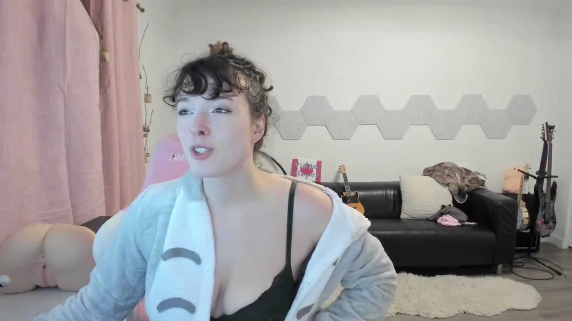 Gallery image thumbnail from TiggerRosey's myfreecams stream on, 10/19/2023, 03:58 image 3 of 20