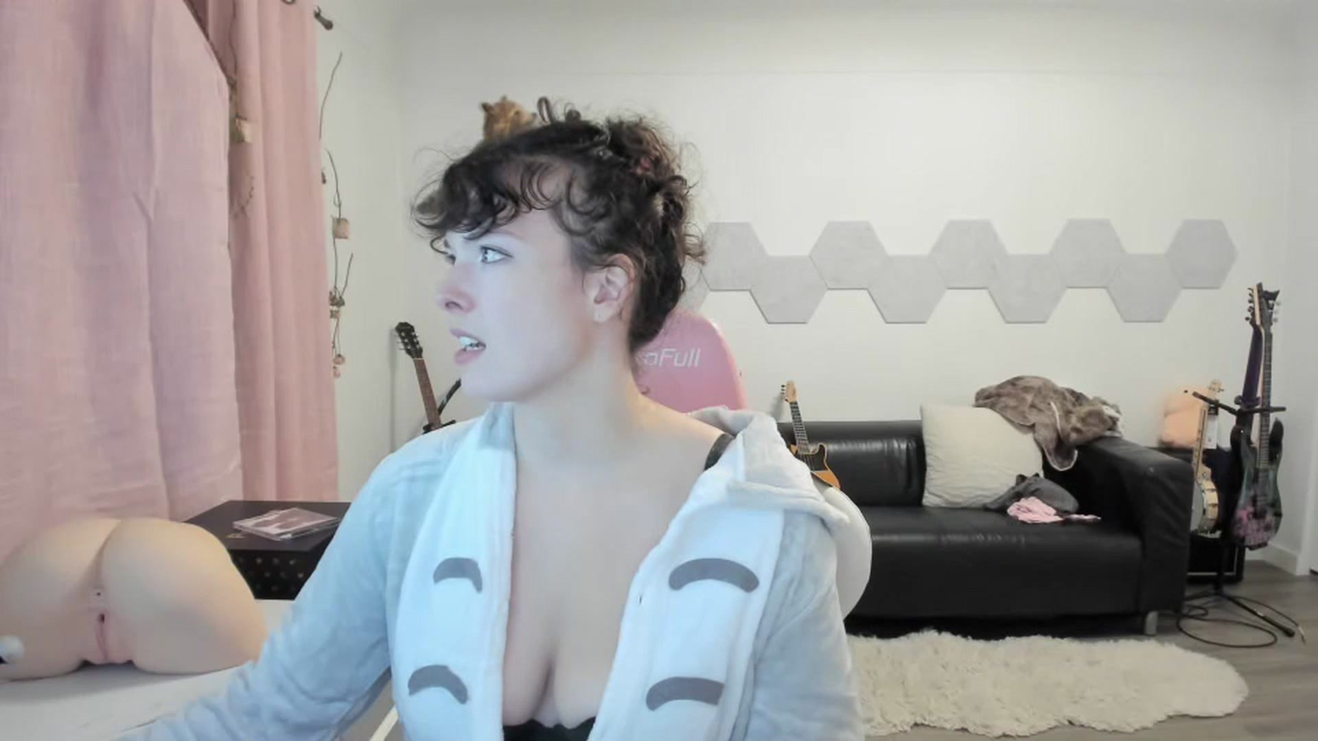 Gallery image thumbnail from TiggerRosey's myfreecams stream on, 10/19/2023, 03:58 image 16 of 20