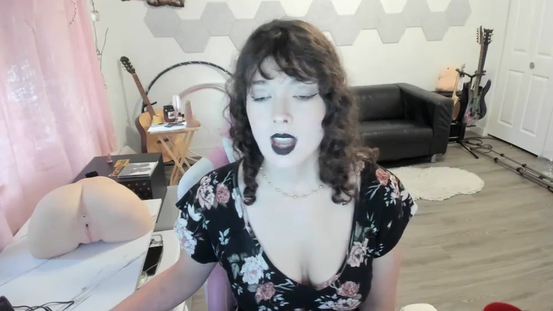 Gallery image thumbnail from TiggerRosey's myfreecams stream on, 10/21/2023, 24:33 image 19 of 20