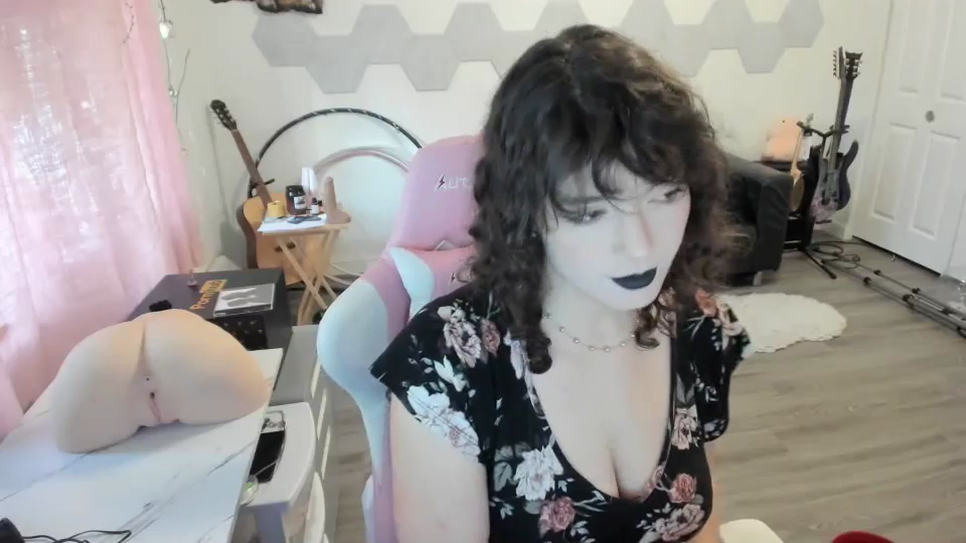 Gallery image thumbnail from TiggerRosey's myfreecams stream on, 10/21/2023, 24:33 image 5 of 20