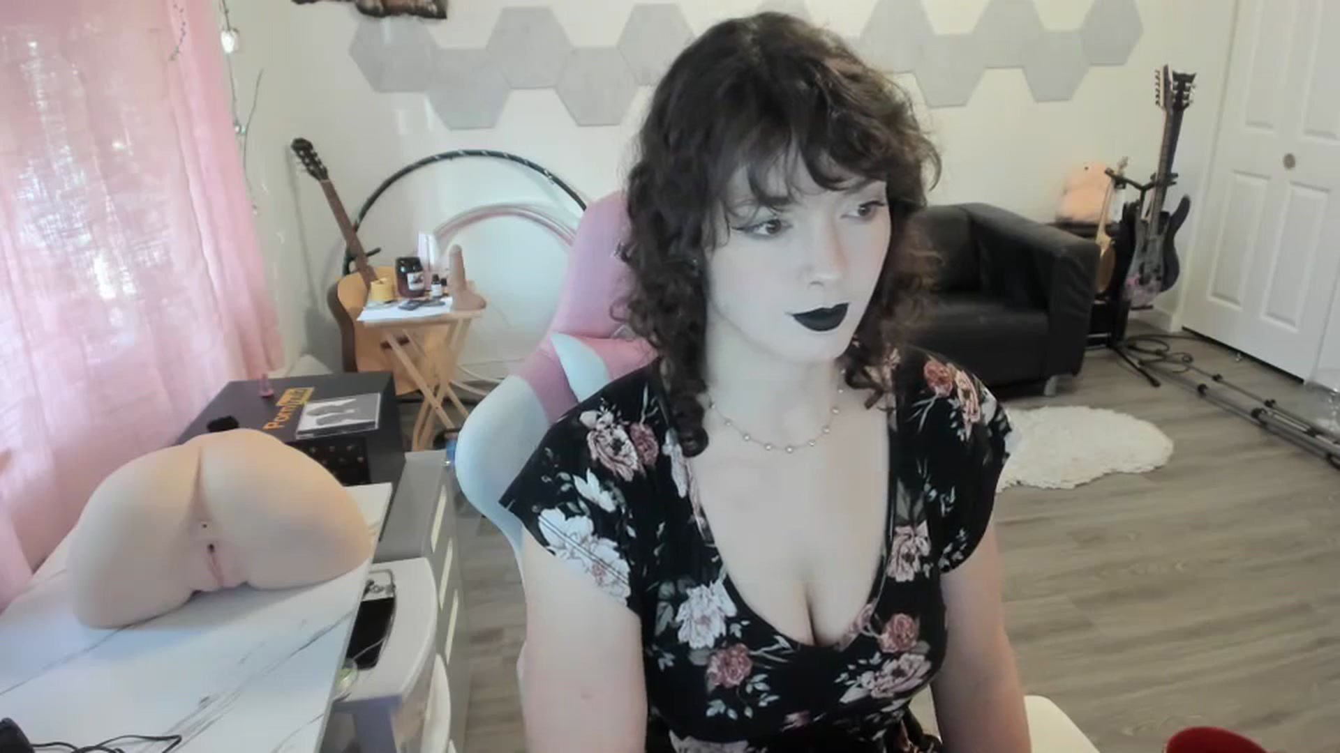 Gallery image thumbnail from TiggerRosey's myfreecams stream on, 10/21/2023, 24:33 image 7 of 20