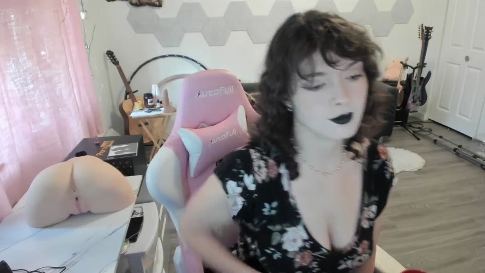 Gallery image thumbnail from TiggerRosey's myfreecams stream on, 10/21/2023, 24:33 image 2 of 20