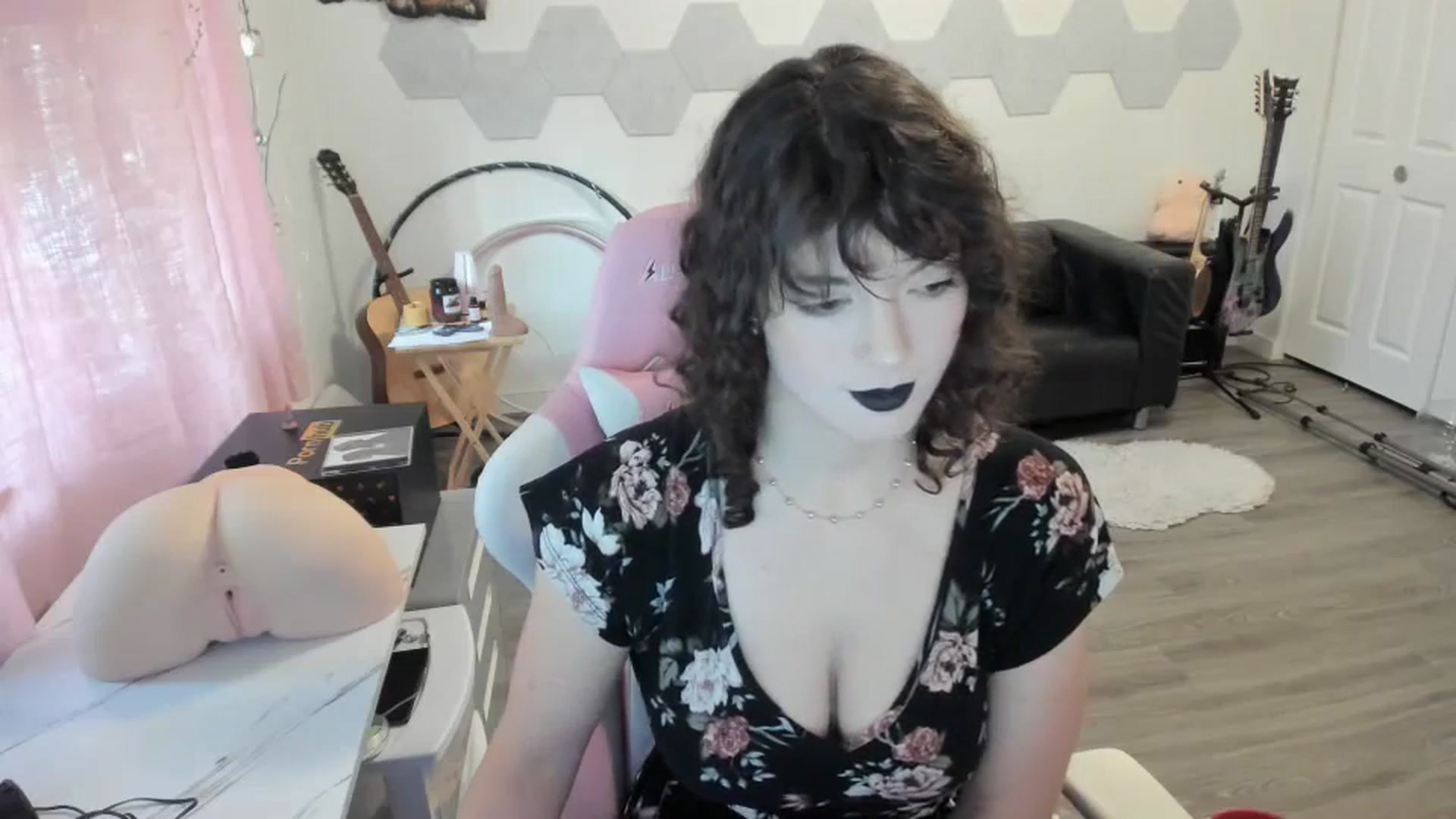 Gallery image thumbnail from TiggerRosey's myfreecams stream on, 10/21/2023, 24:33 image 4 of 20