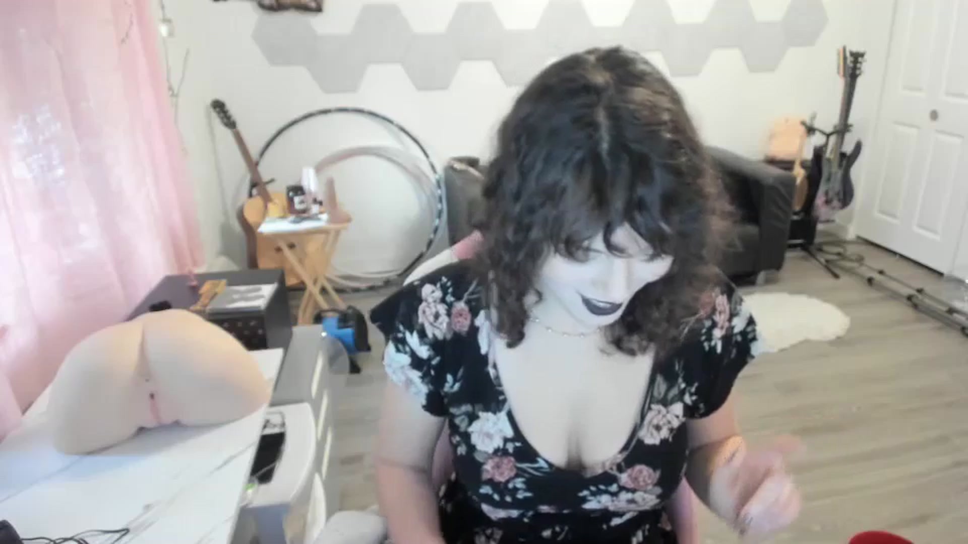 Gallery image thumbnail from TiggerRosey's myfreecams stream on, 10/21/2023, 24:33 image 18 of 20