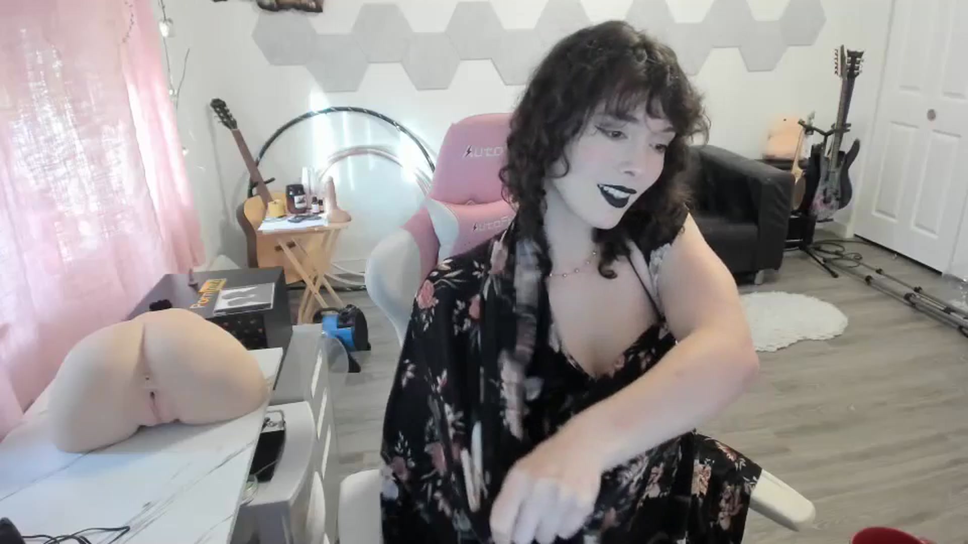 Gallery image thumbnail from TiggerRosey's myfreecams stream on, 10/21/2023, 24:33 image 13 of 20