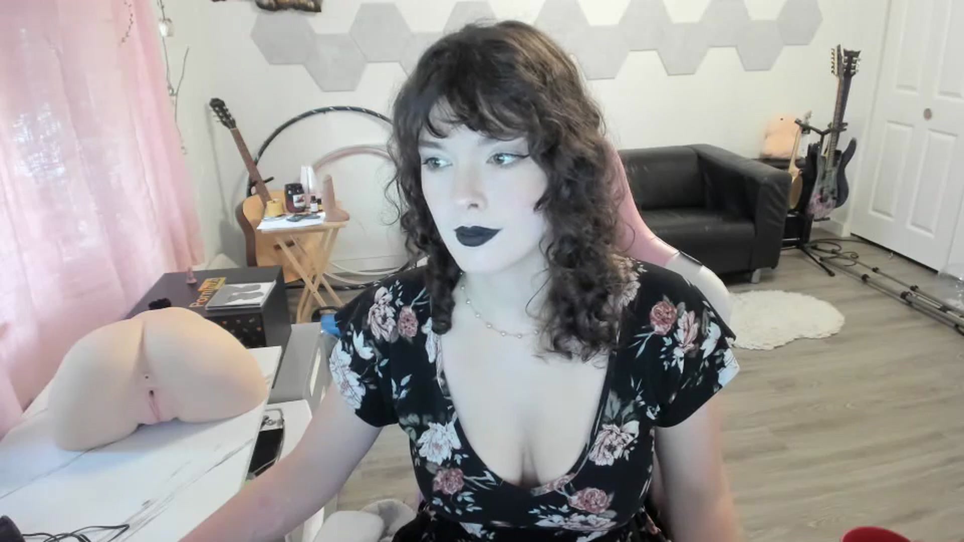 Gallery image thumbnail from TiggerRosey's myfreecams stream on, 10/21/2023, 24:33 image 17 of 20