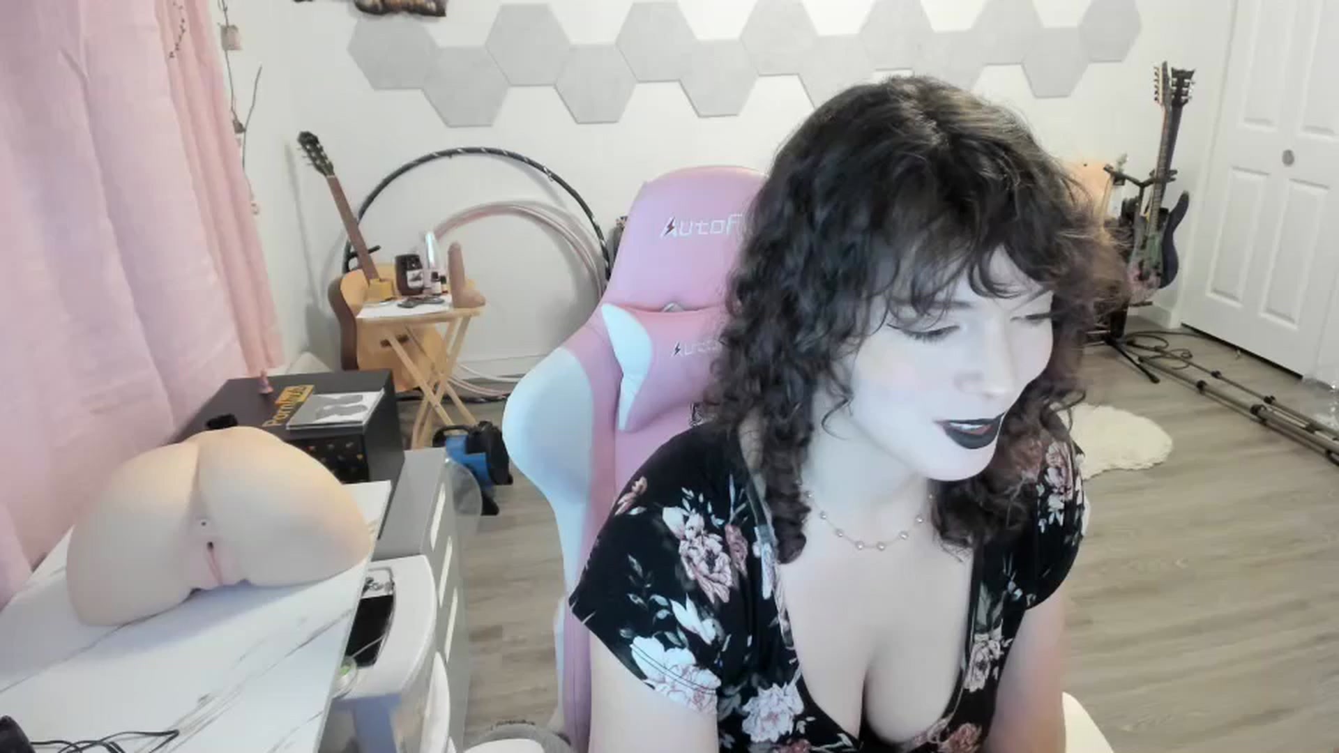 Gallery image thumbnail from TiggerRosey's myfreecams stream on, 10/21/2023, 01:14 image 19 of 20