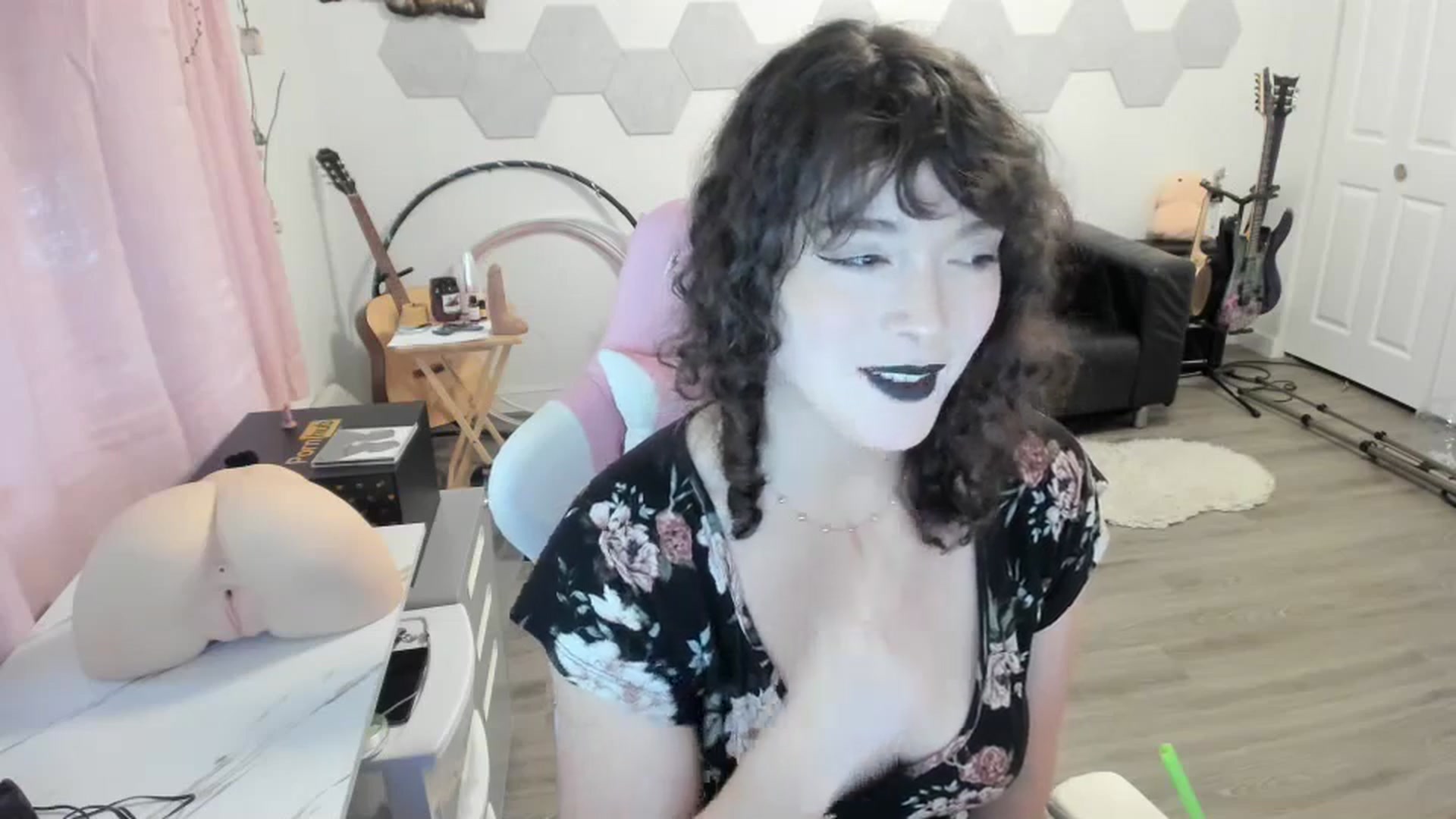 Gallery image thumbnail from TiggerRosey's myfreecams stream on, 10/21/2023, 01:14 image 9 of 20