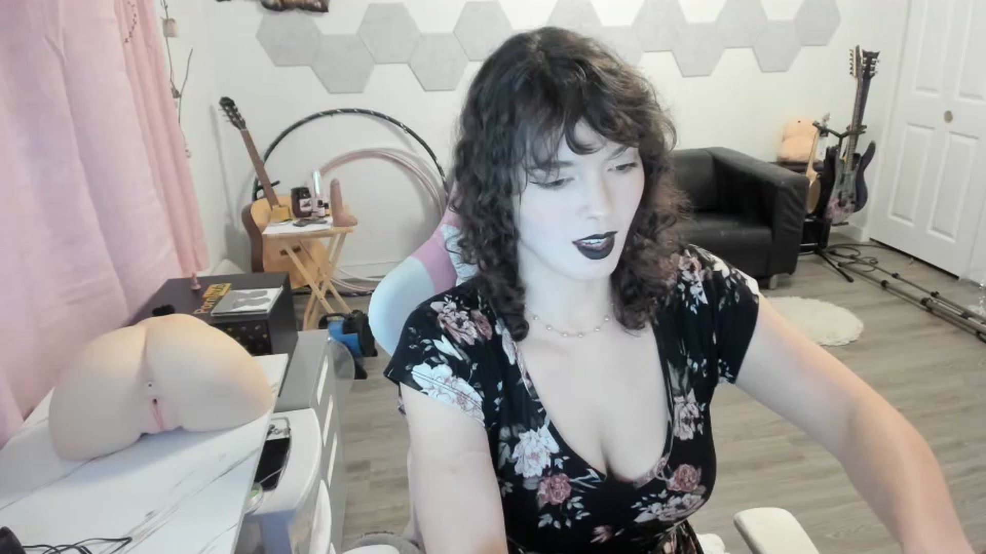 Gallery image thumbnail from TiggerRosey's myfreecams stream on, 10/21/2023, 01:14 image 17 of 20