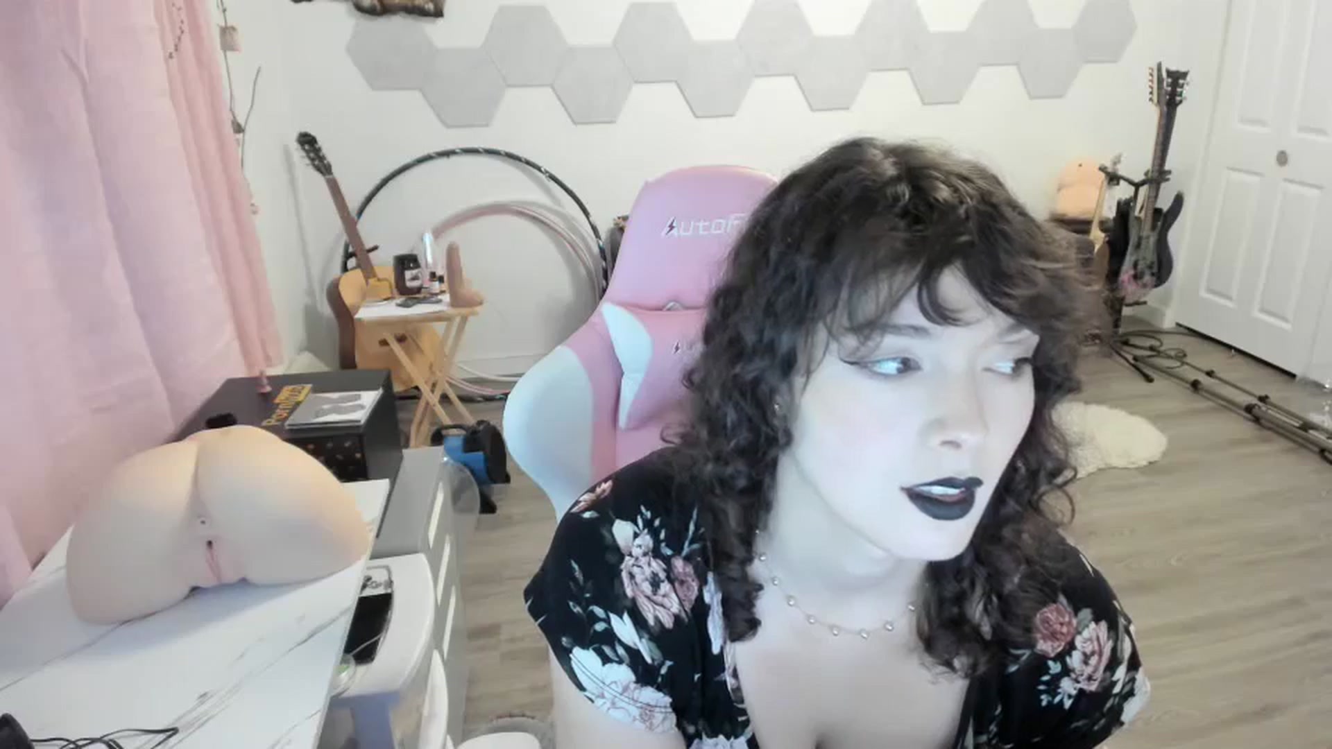 Gallery image thumbnail from TiggerRosey's myfreecams stream on, 10/21/2023, 01:14 image 18 of 20