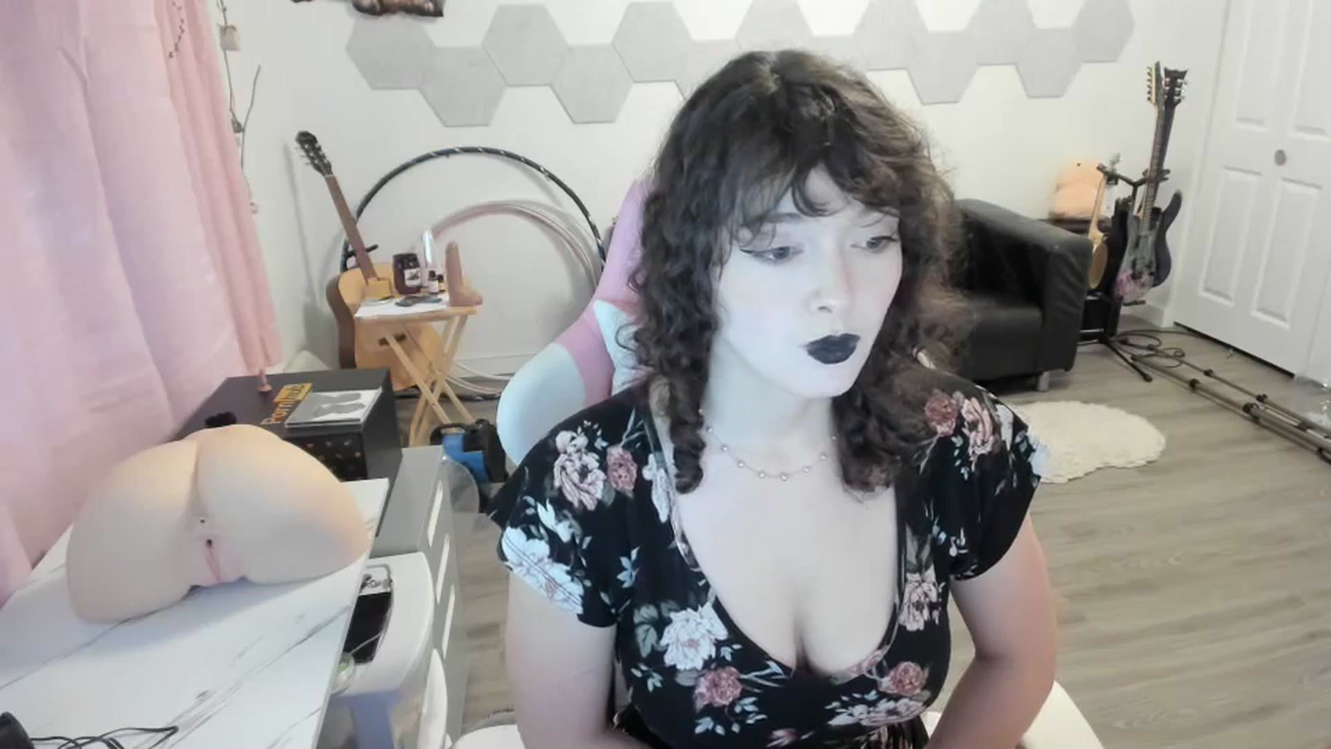 Gallery image thumbnail from TiggerRosey's myfreecams stream on, 10/21/2023, 01:14 image 15 of 20