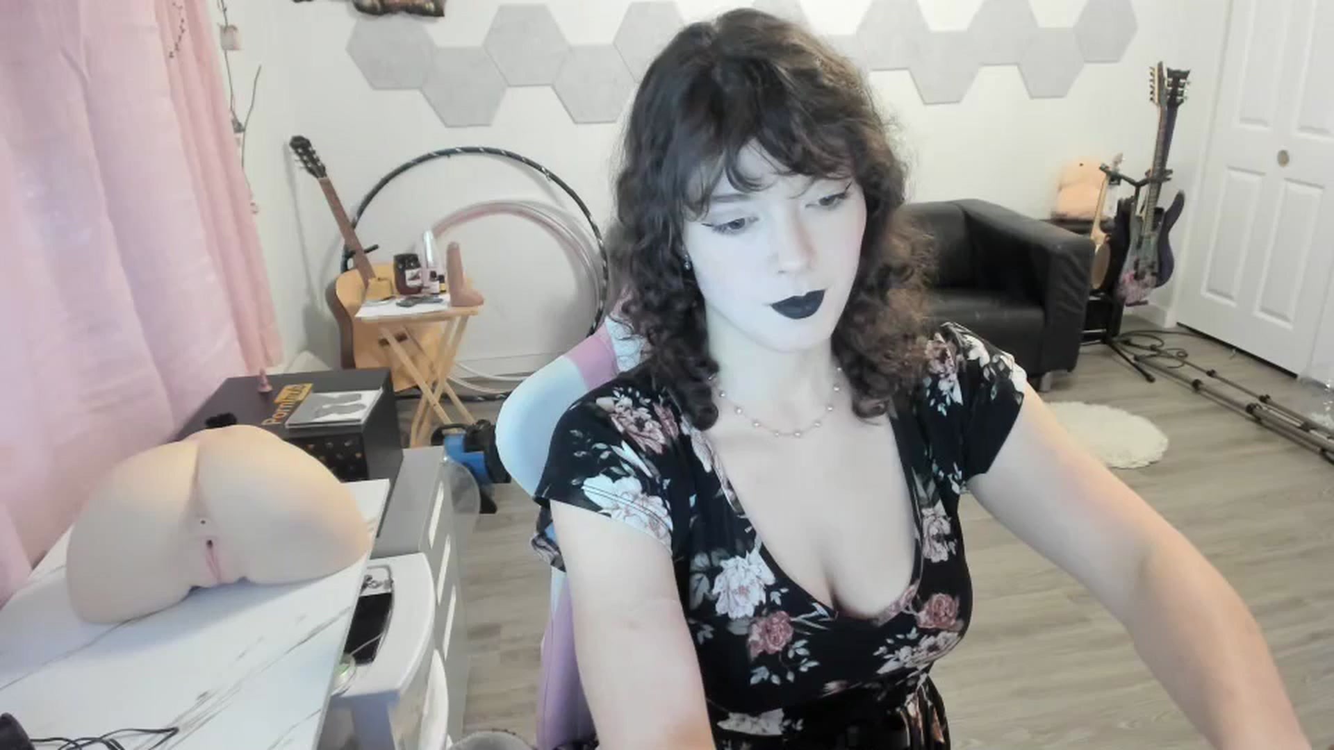 Gallery image thumbnail from TiggerRosey's myfreecams stream on, 10/21/2023, 01:14 image 13 of 20