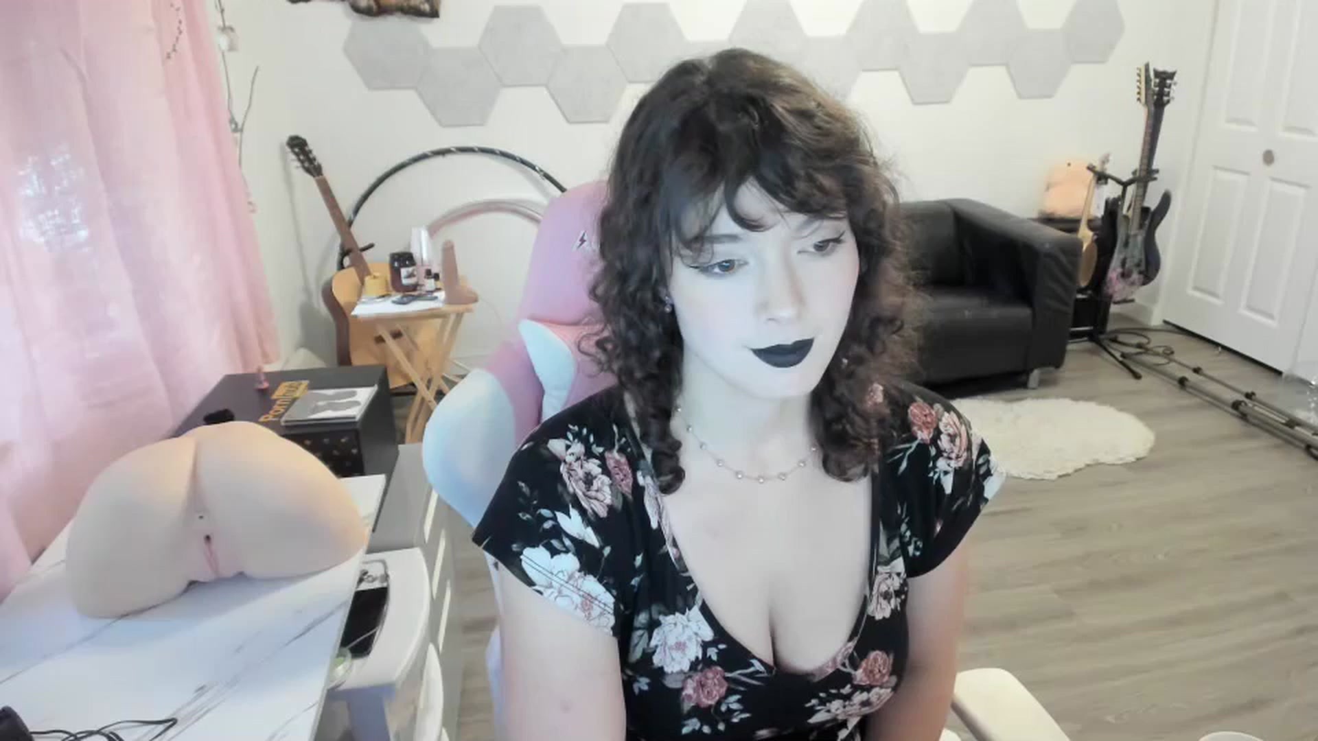 Gallery image thumbnail from TiggerRosey's myfreecams stream on, 10/21/2023, 01:14 image 1 of 20