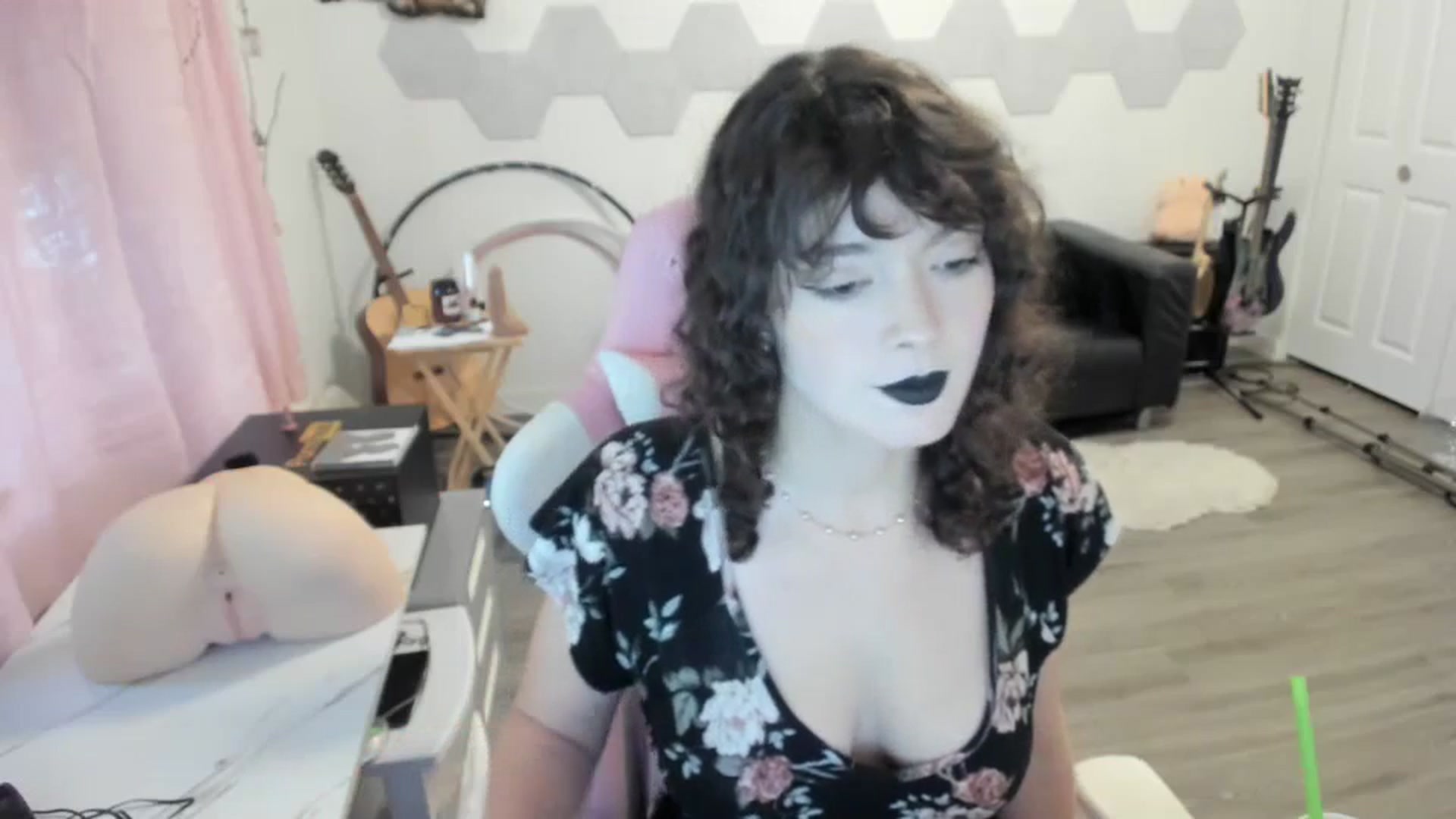 Gallery image thumbnail from TiggerRosey's myfreecams stream on, 10/21/2023, 01:14 image 4 of 20