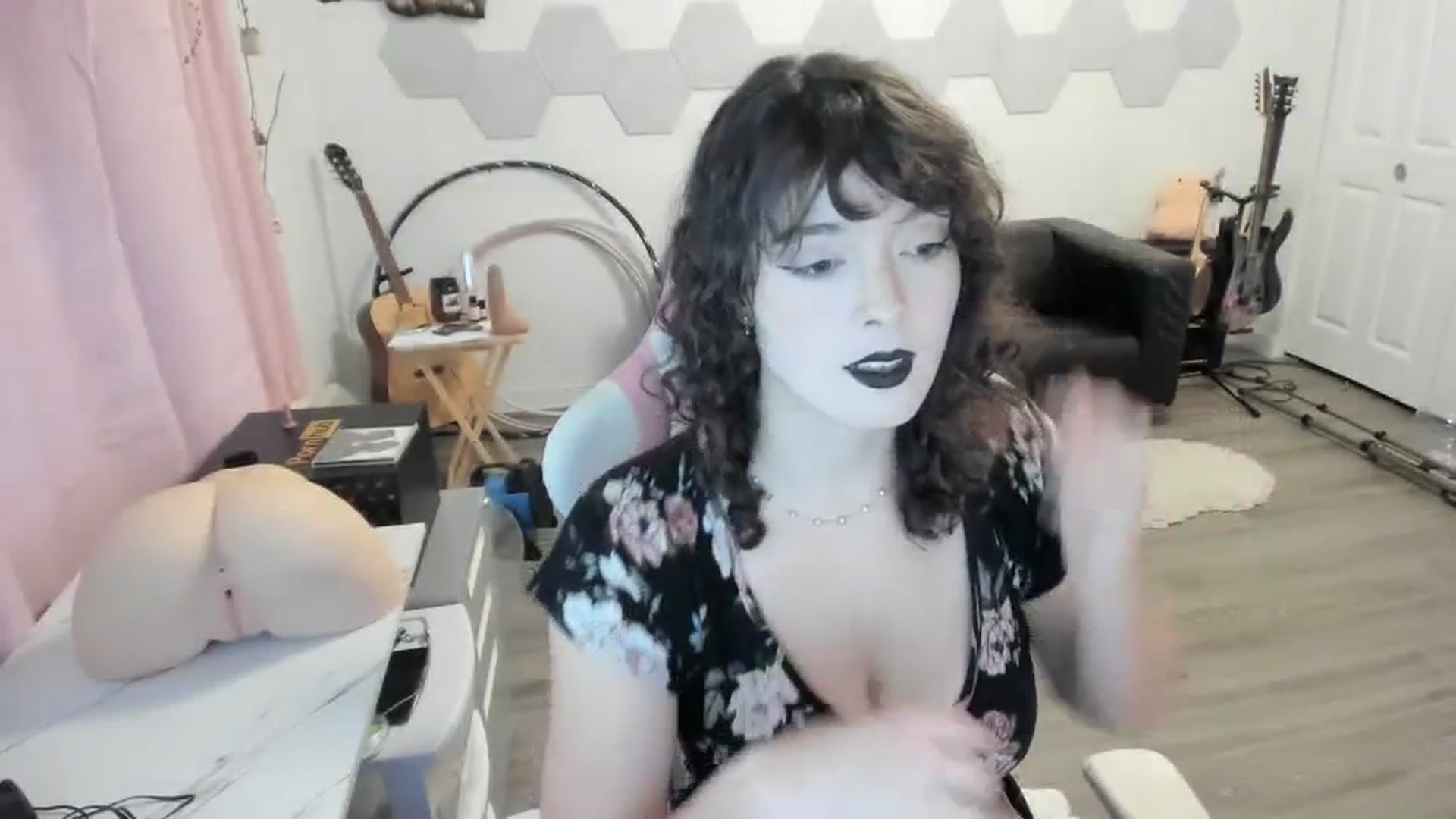 Gallery image thumbnail from TiggerRosey's myfreecams stream on, 10/21/2023, 01:14 image 16 of 20