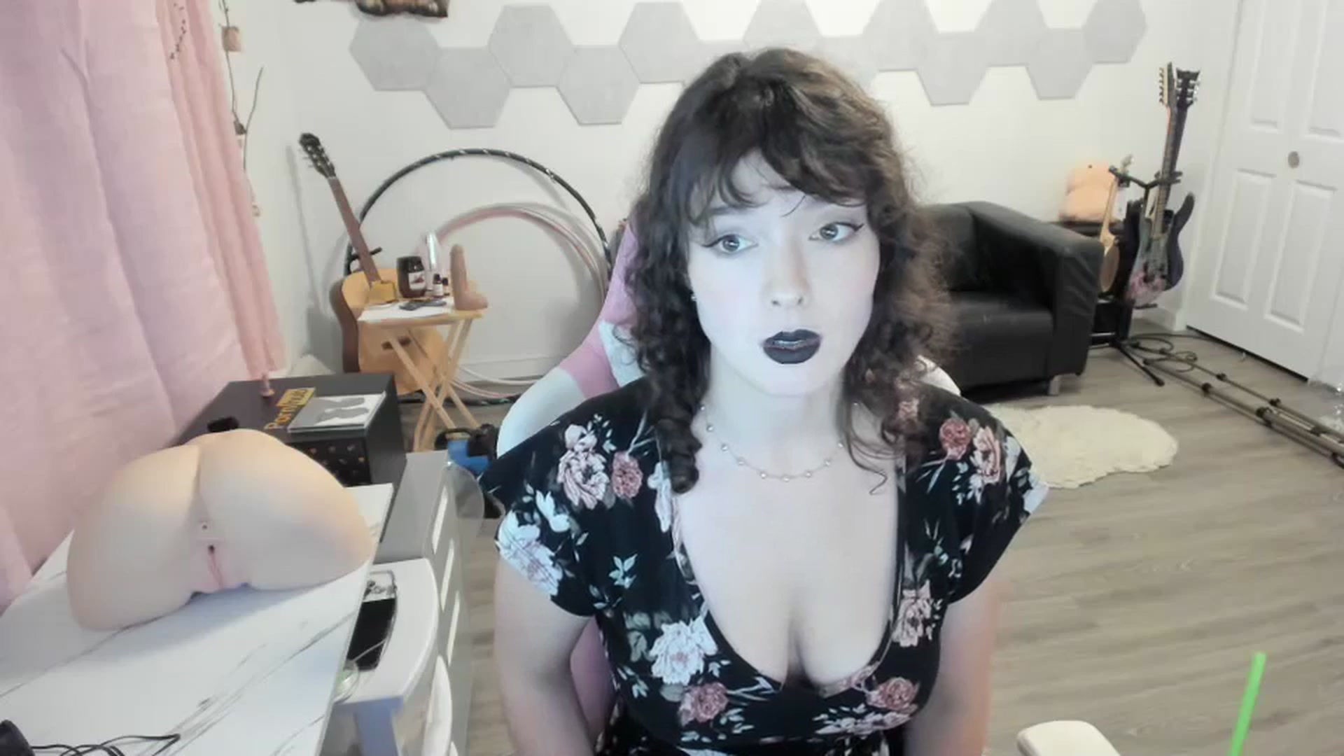 Gallery image thumbnail from TiggerRosey's myfreecams stream on, 10/21/2023, 01:42 image 19 of 20