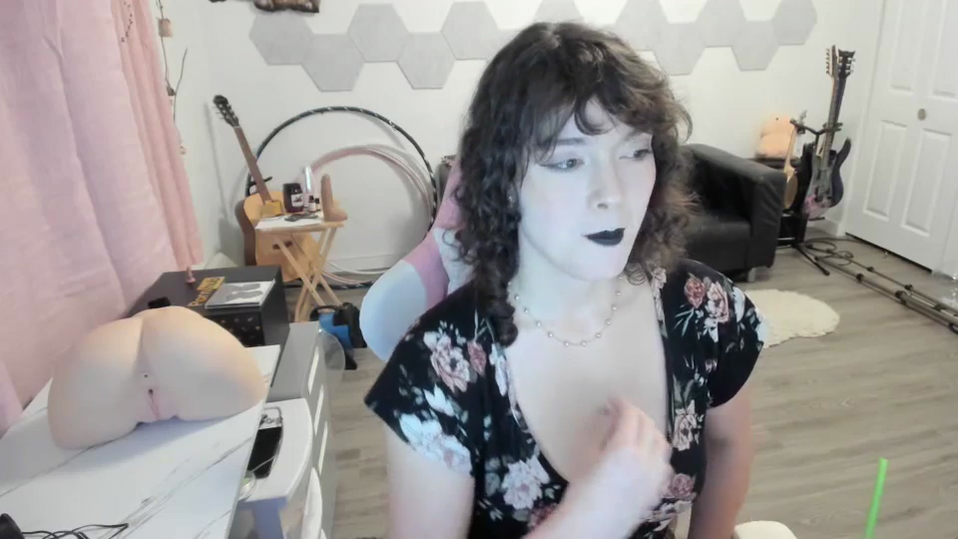 Gallery image thumbnail from TiggerRosey's myfreecams stream on, 10/21/2023, 01:42 image 12 of 20