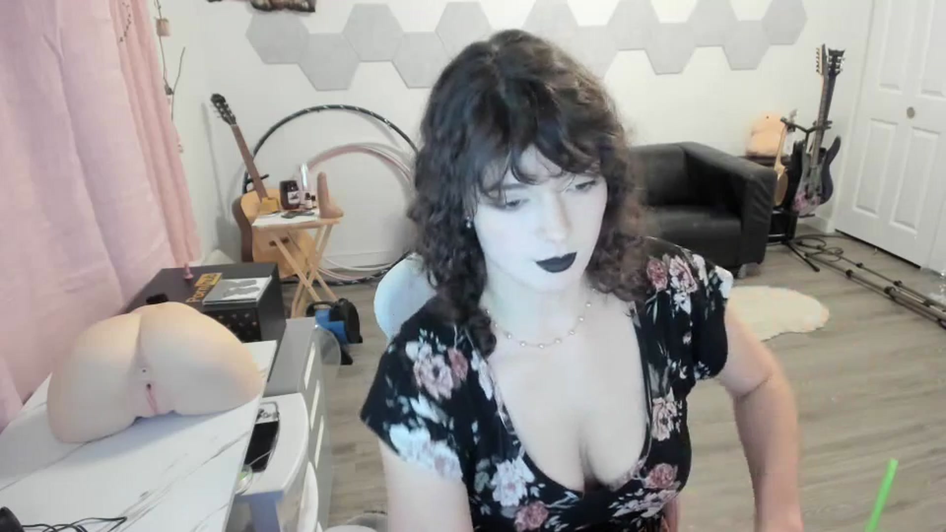 Gallery image thumbnail from TiggerRosey's myfreecams stream on, 10/21/2023, 01:42 image 17 of 20
