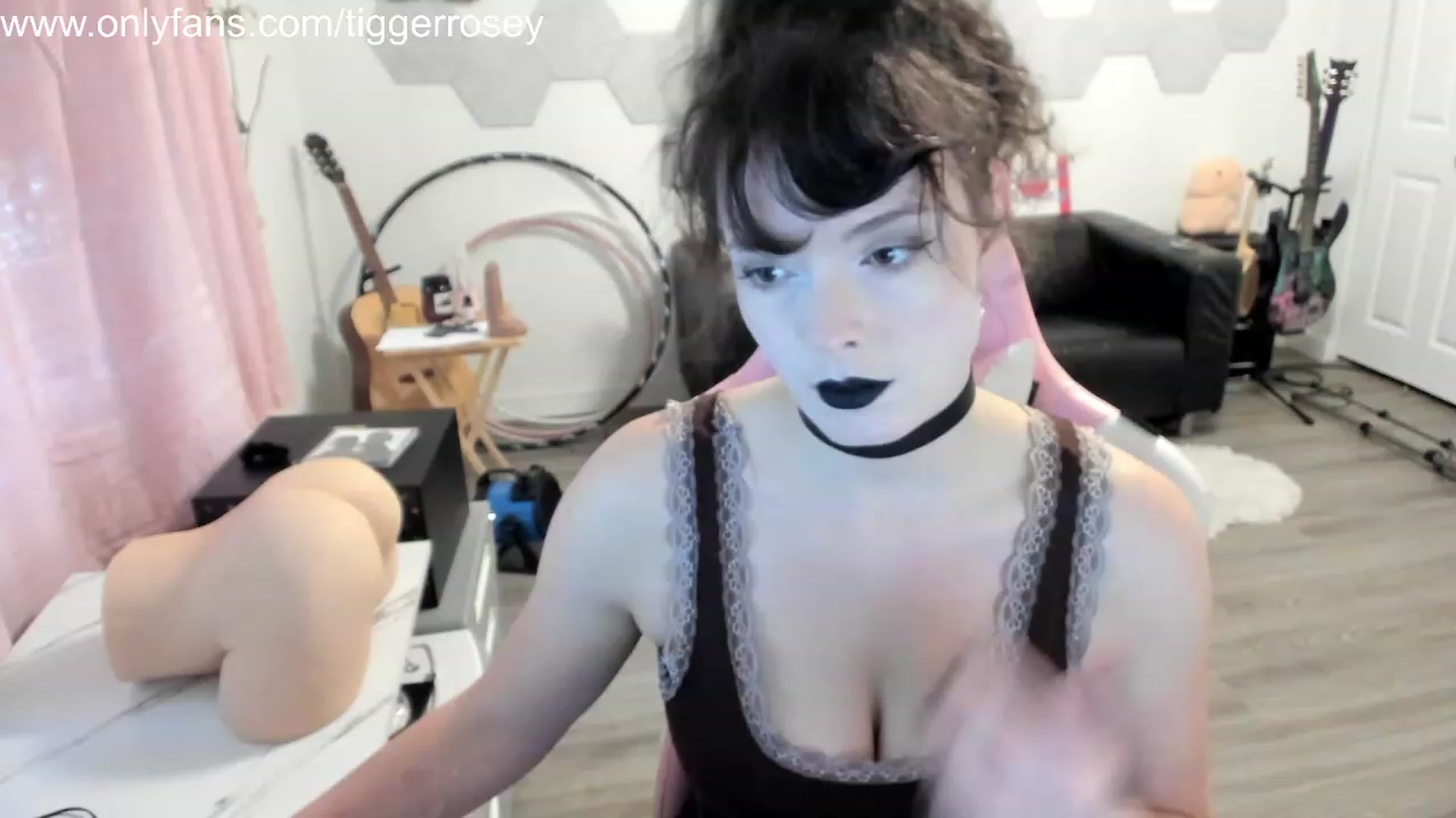 Gallery image thumbnail from TiggerRosey's myfreecams stream on, 10/24/2023, 23:18 image 4 of 20