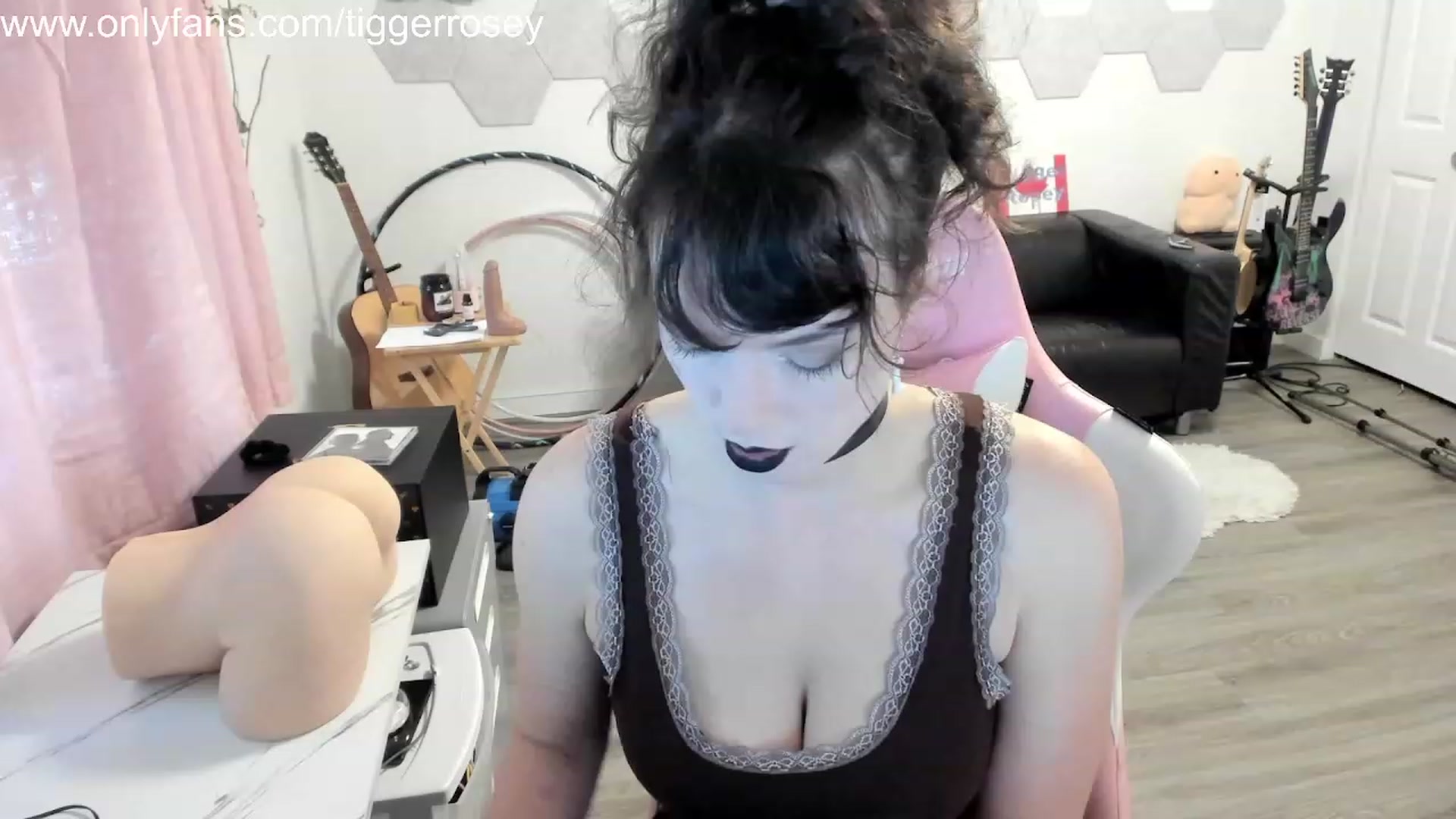 Gallery image thumbnail from TiggerRosey's myfreecams stream on, 10/24/2023, 23:18 image 3 of 20