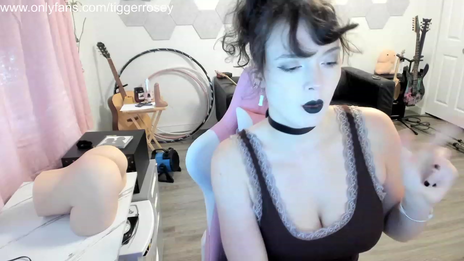 Gallery image thumbnail from TiggerRosey's myfreecams stream on, 10/24/2023, 23:18 image 5 of 20
