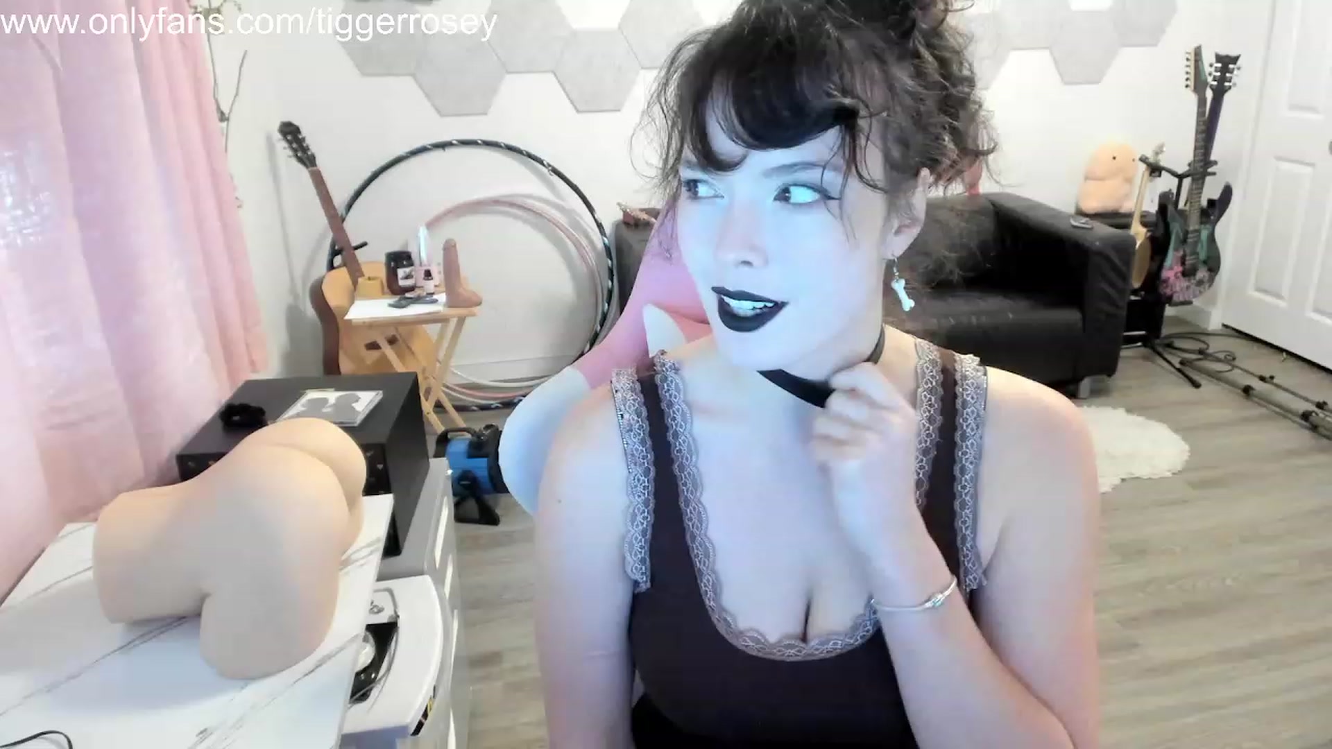 Gallery image thumbnail from TiggerRosey's myfreecams stream on, 10/24/2023, 23:18 image 17 of 20