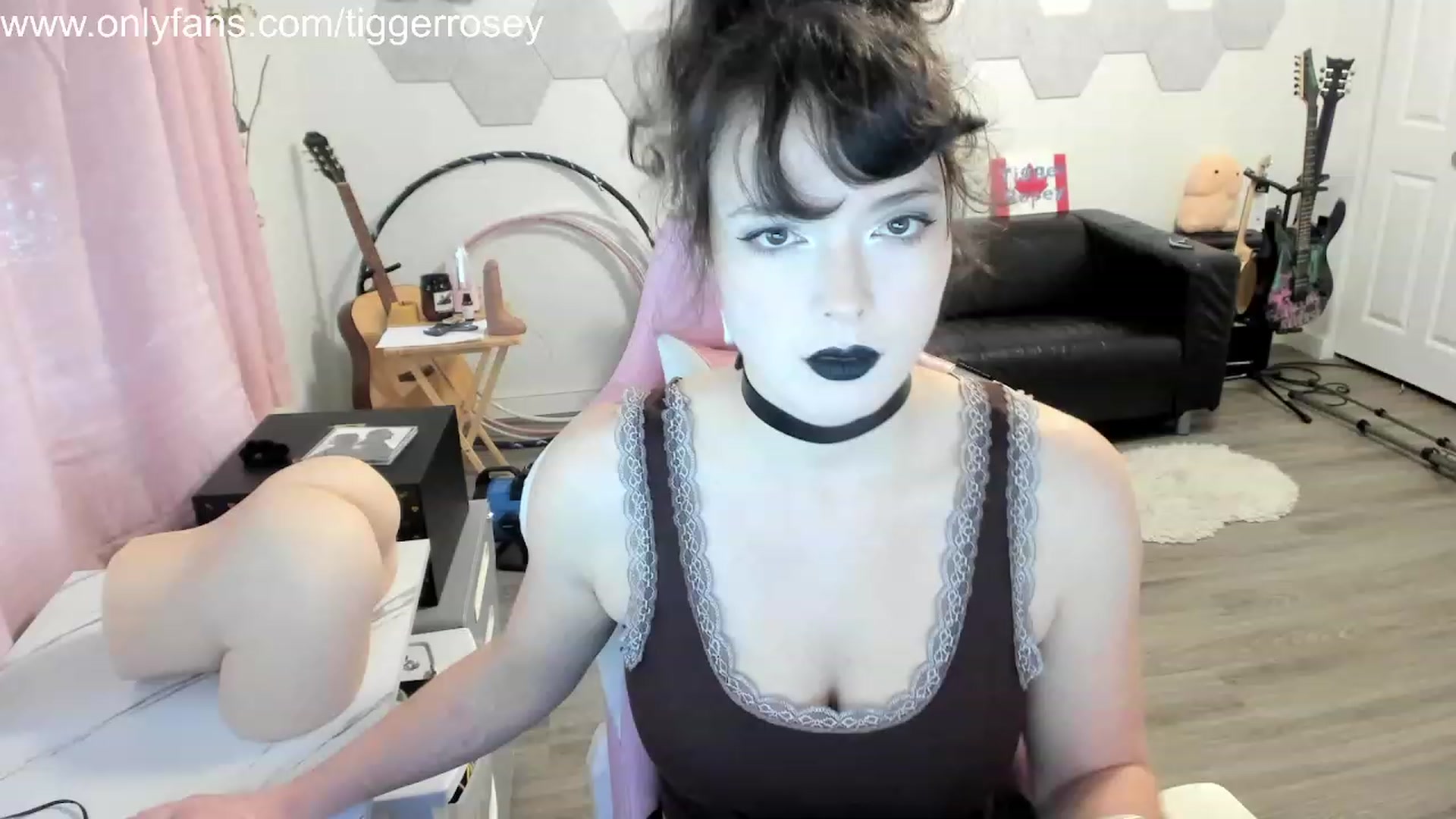 Gallery image thumbnail from TiggerRosey's myfreecams stream on, 10/24/2023, 23:18 image 8 of 20