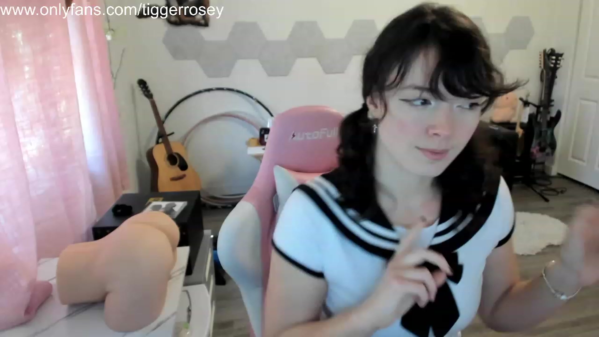 Gallery image thumbnail from TiggerRosey's myfreecams stream on, 10/28/2023, 22:12 image 9 of 20