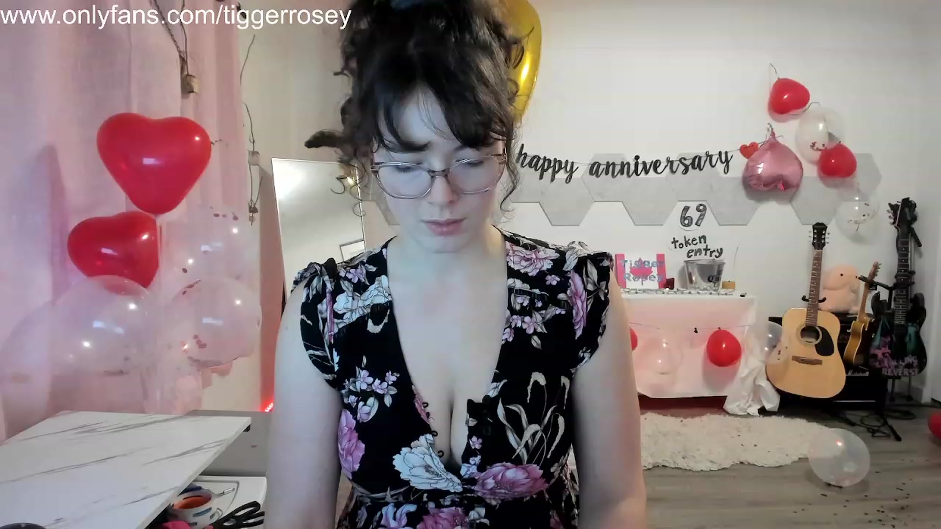 Gallery image thumbnail from TiggerRosey's myfreecams stream on, 11/06/2023, 24:23 image 1 of 20