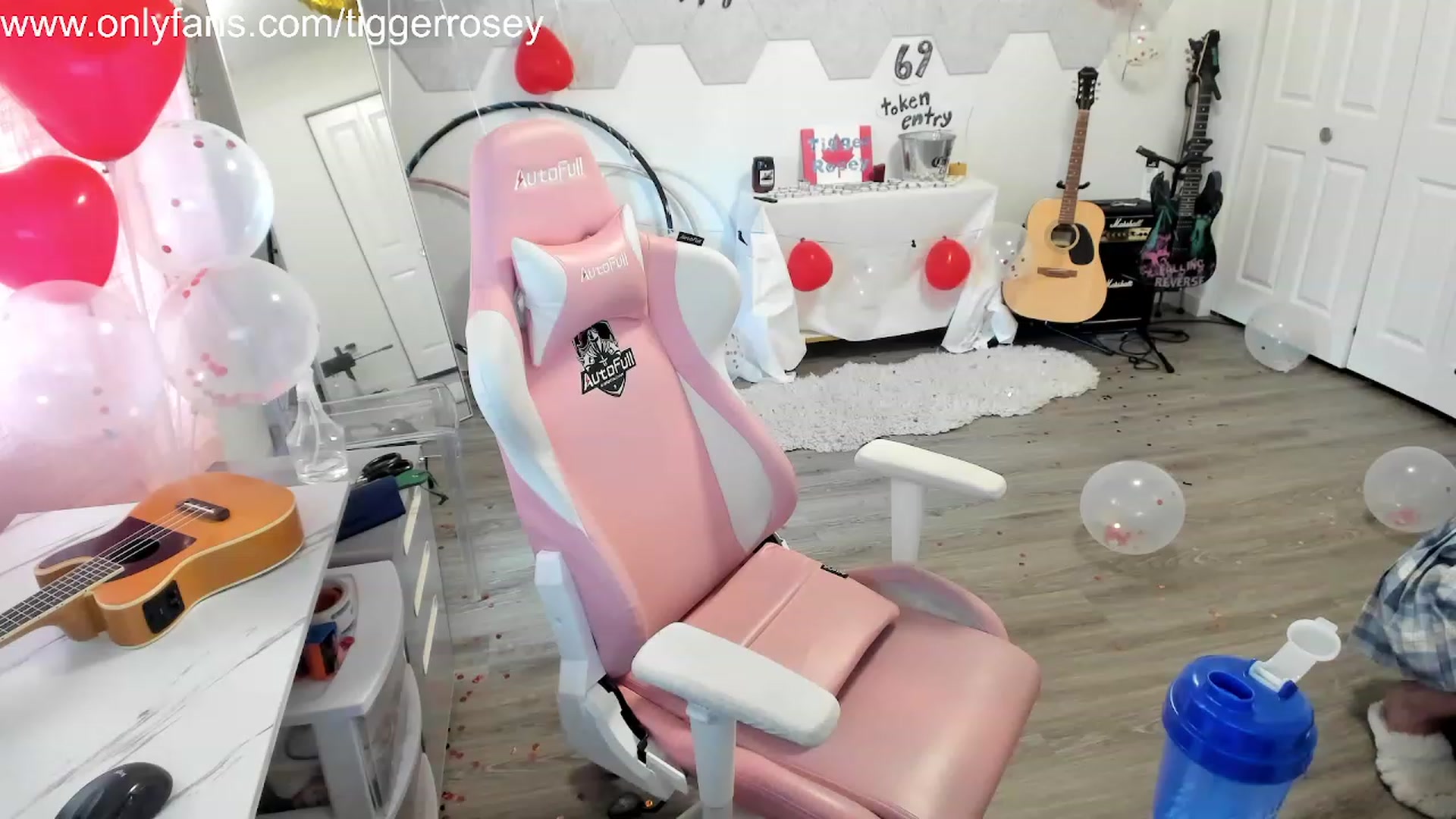 Gallery image thumbnail from TiggerRosey's myfreecams stream on, 11/13/2023, 22:40 image 17 of 20