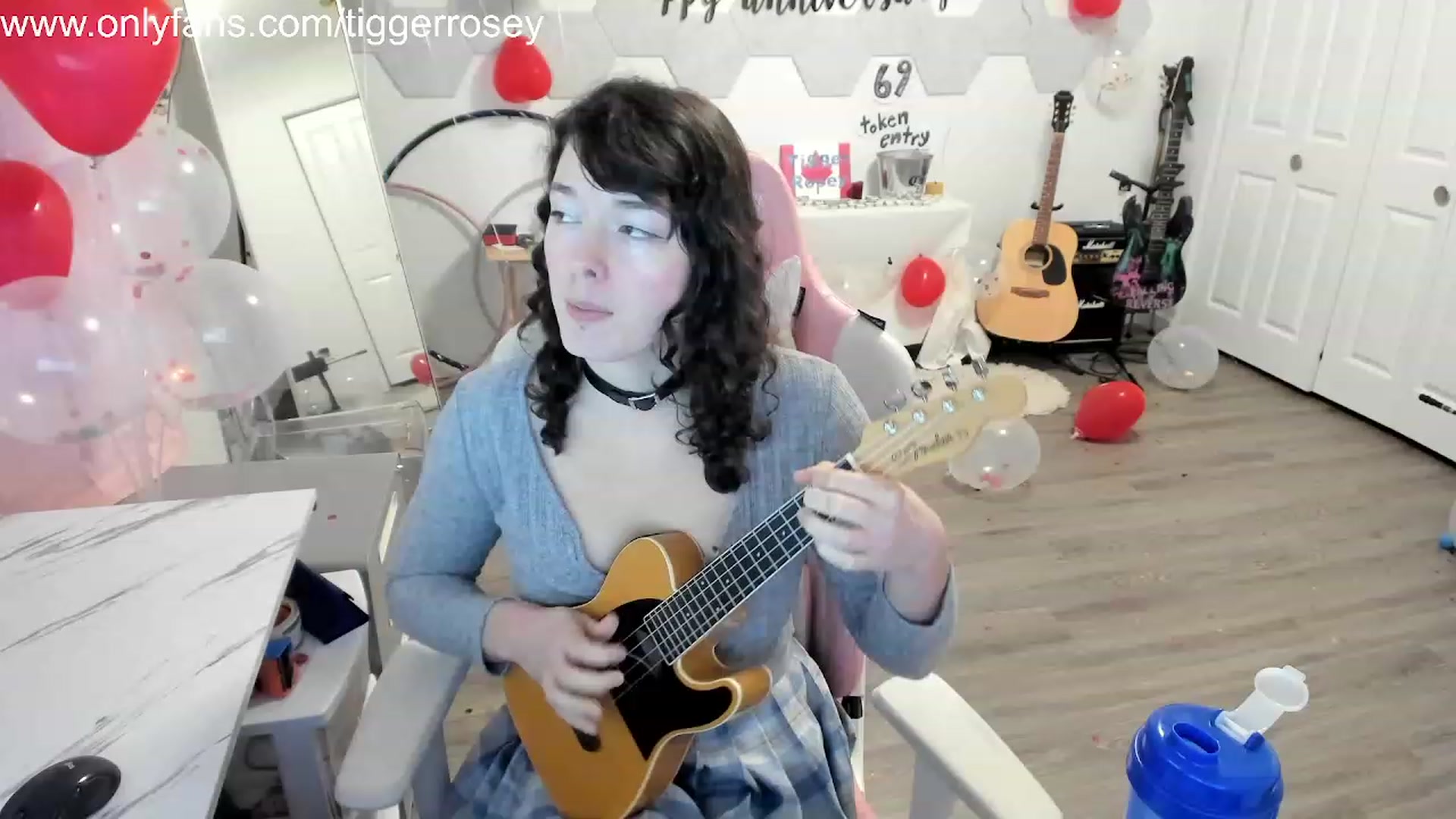 Gallery image thumbnail from TiggerRosey's myfreecams stream on, 11/14/2023, 24:54 image 10 of 20