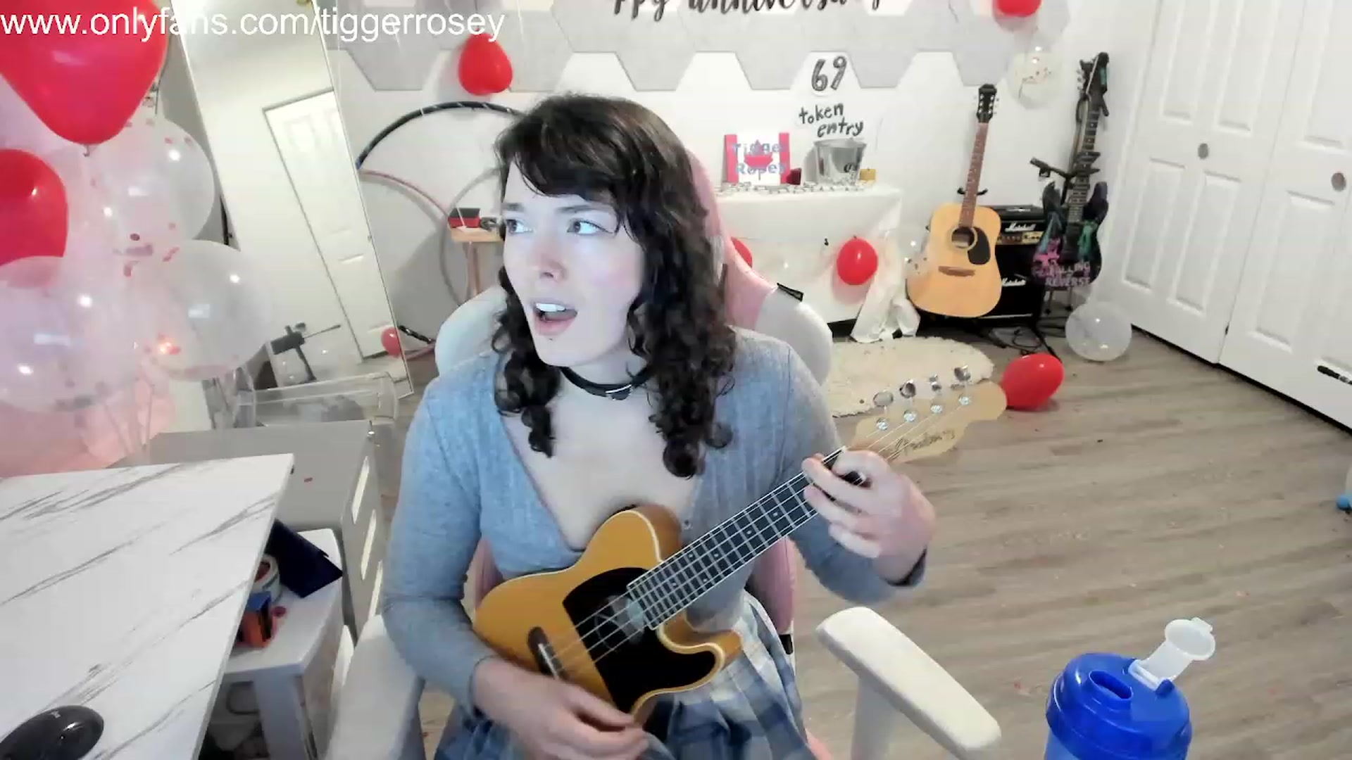 Gallery image thumbnail from TiggerRosey's myfreecams stream on, 11/14/2023, 01:53 image 10 of 20