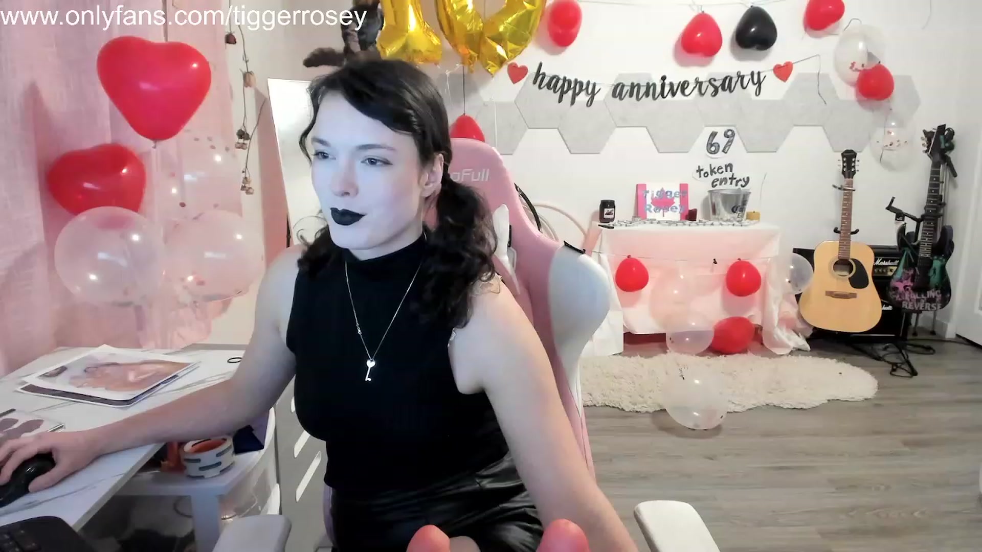 Gallery image thumbnail from TiggerRosey's myfreecams stream on, 11/17/2023, 02:07 image 18 of 20