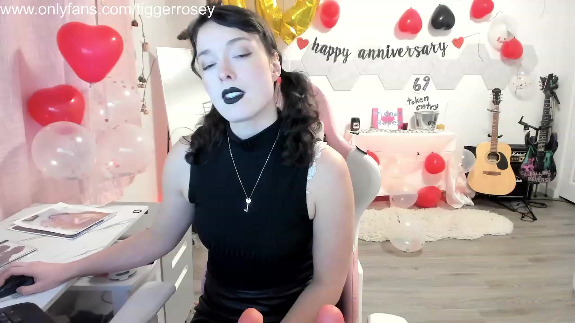 Gallery image thumbnail from TiggerRosey's myfreecams stream on, 11/17/2023, 02:07 image 19 of 20
