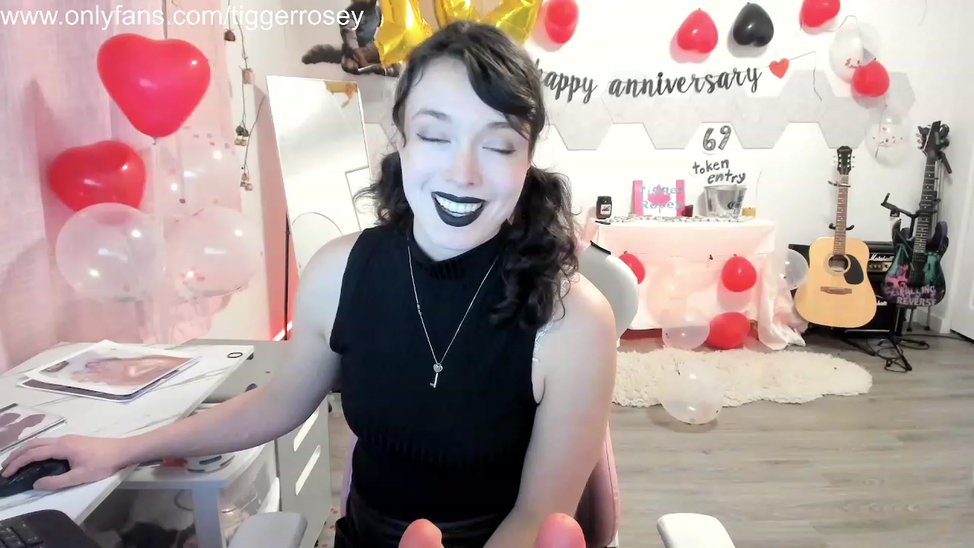 Gallery image thumbnail from TiggerRosey's myfreecams stream on, 11/17/2023, 02:07 image 15 of 20