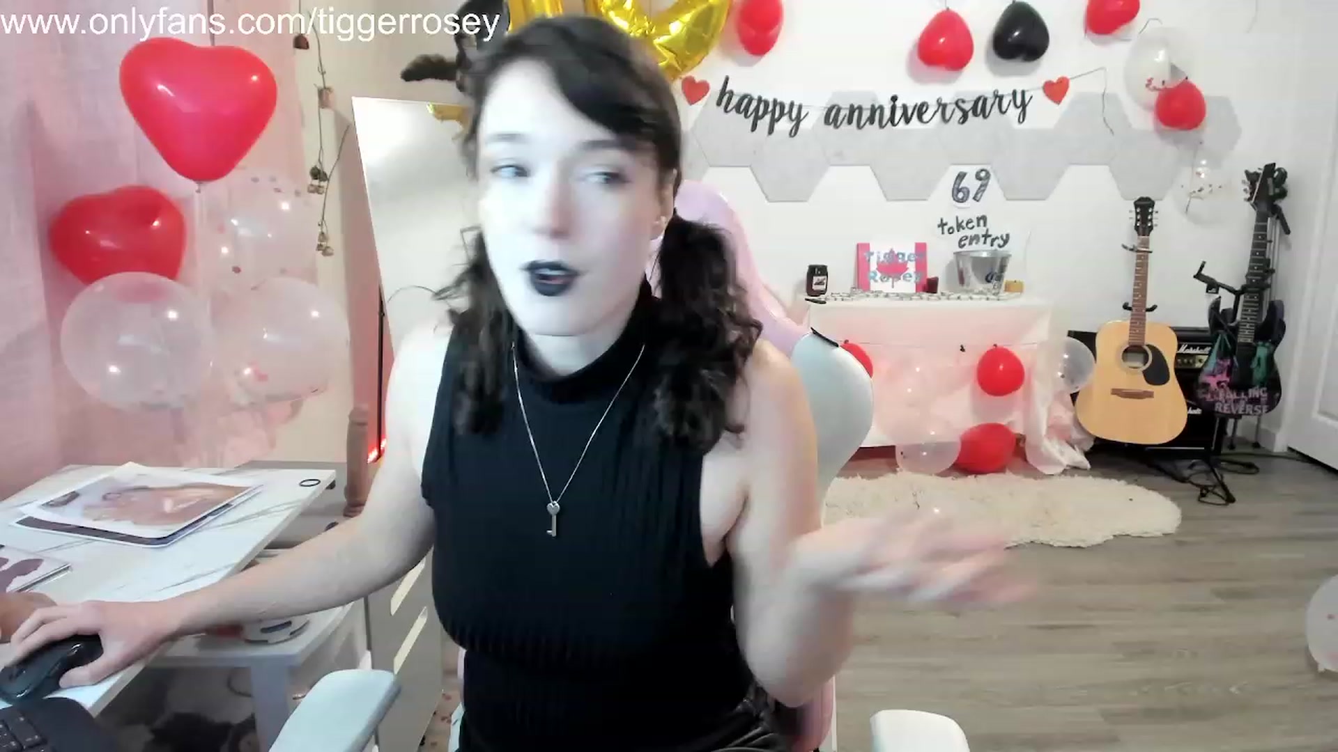Gallery image thumbnail from TiggerRosey's myfreecams stream on, 11/17/2023, 03:59 image 6 of 20